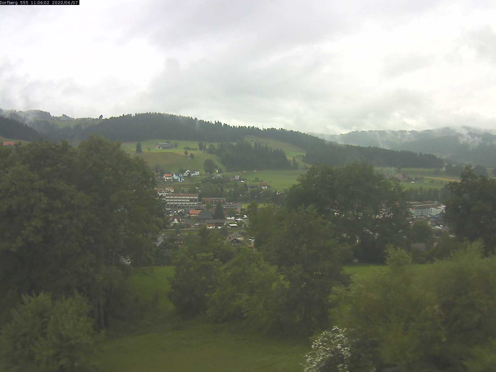 Webcam-Bild: Aussicht vom Dorfberg in Langnau 20200607-110601