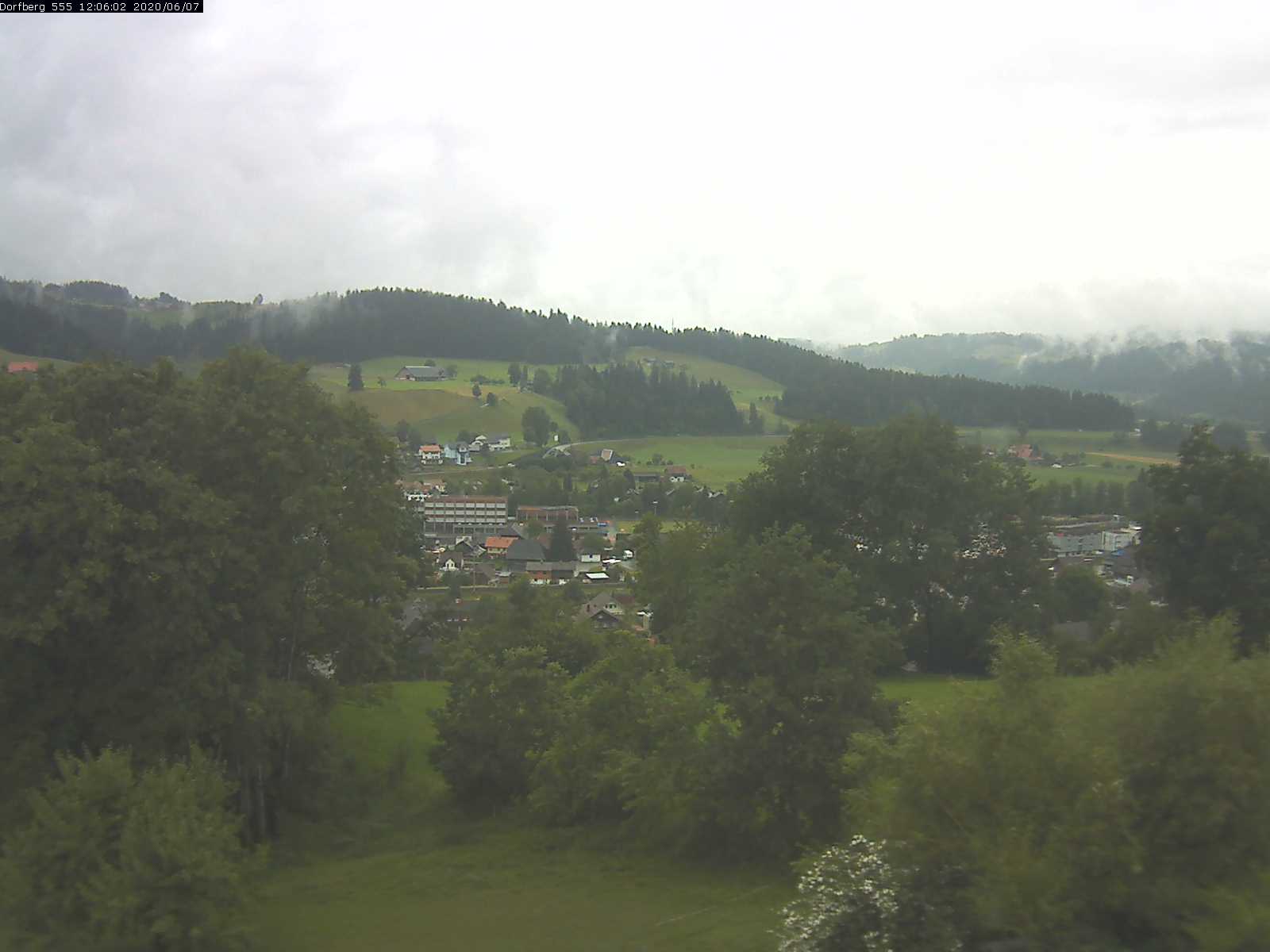 Webcam-Bild: Aussicht vom Dorfberg in Langnau 20200607-120601