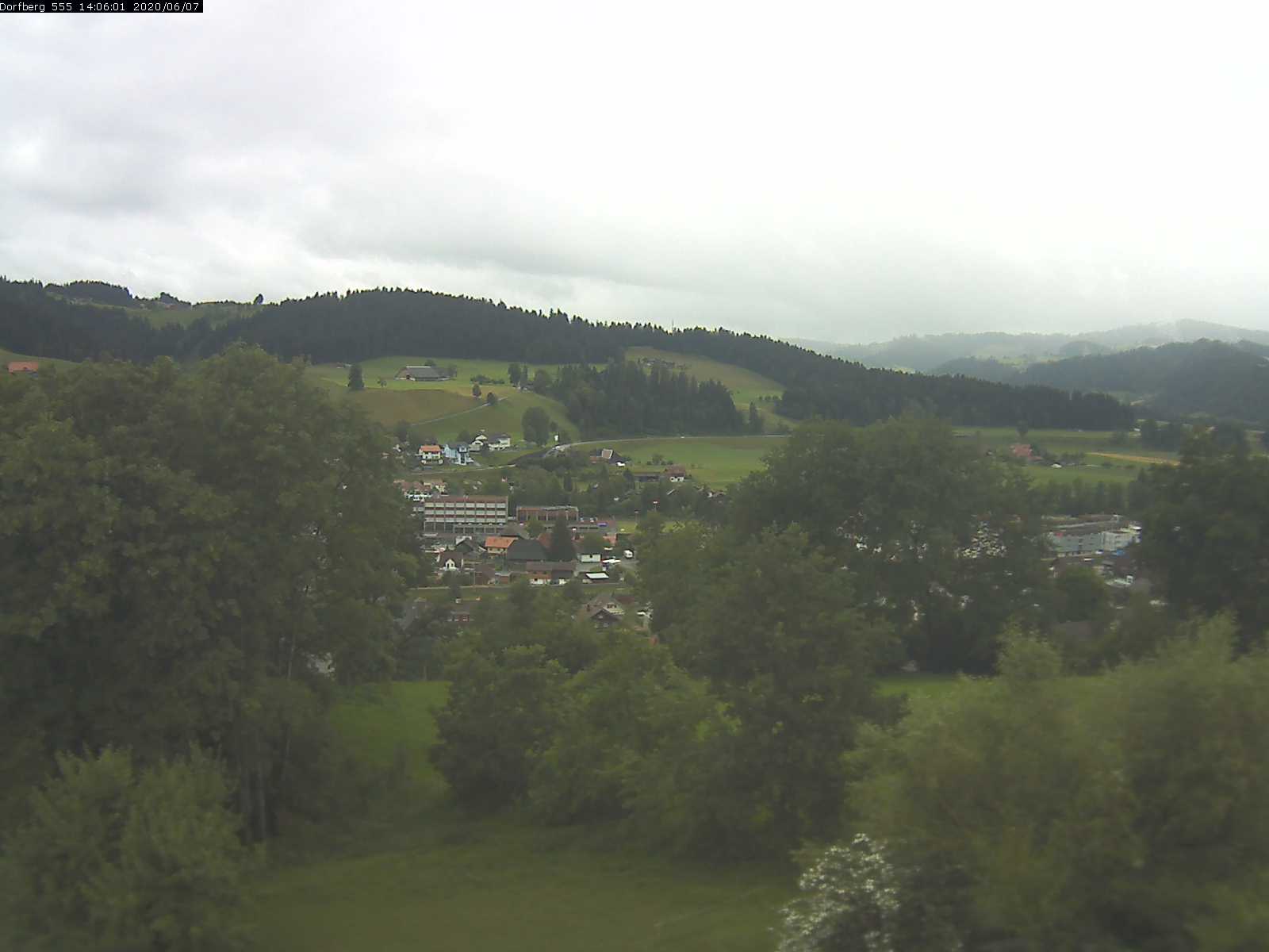 Webcam-Bild: Aussicht vom Dorfberg in Langnau 20200607-140601