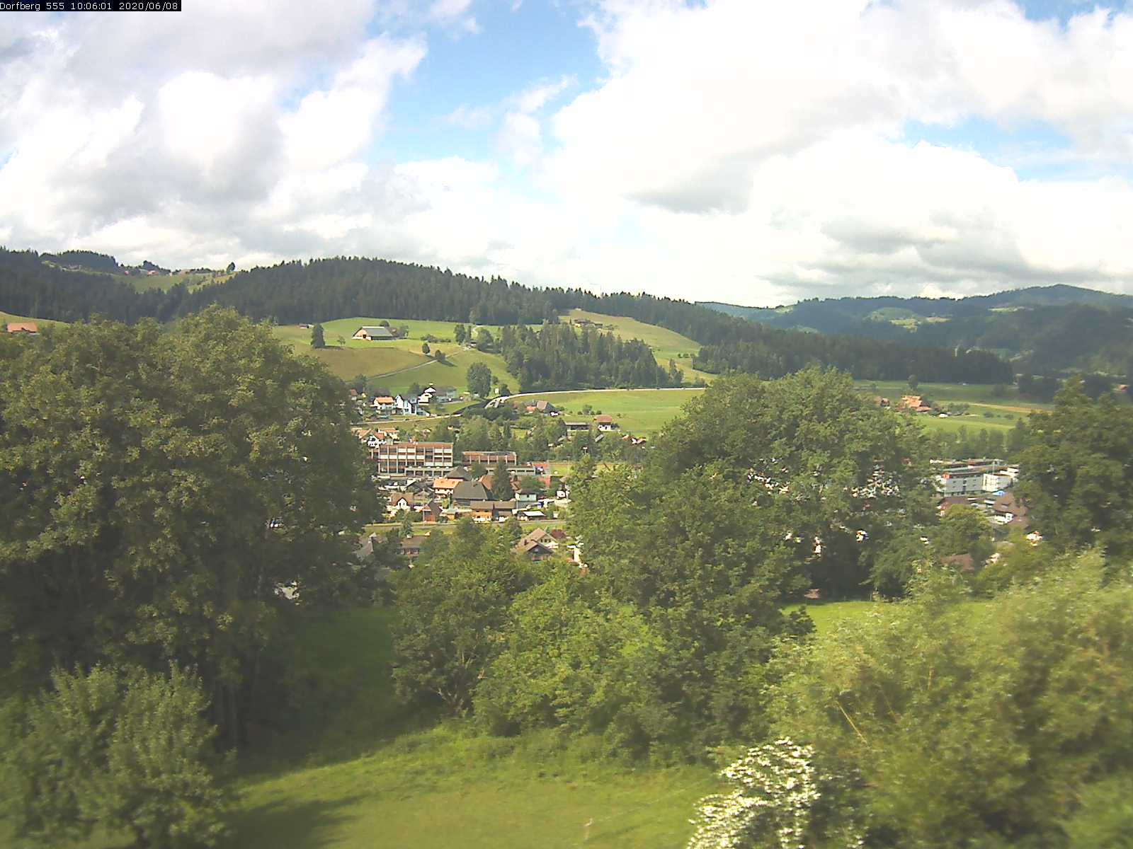 Webcam-Bild: Aussicht vom Dorfberg in Langnau 20200608-100601