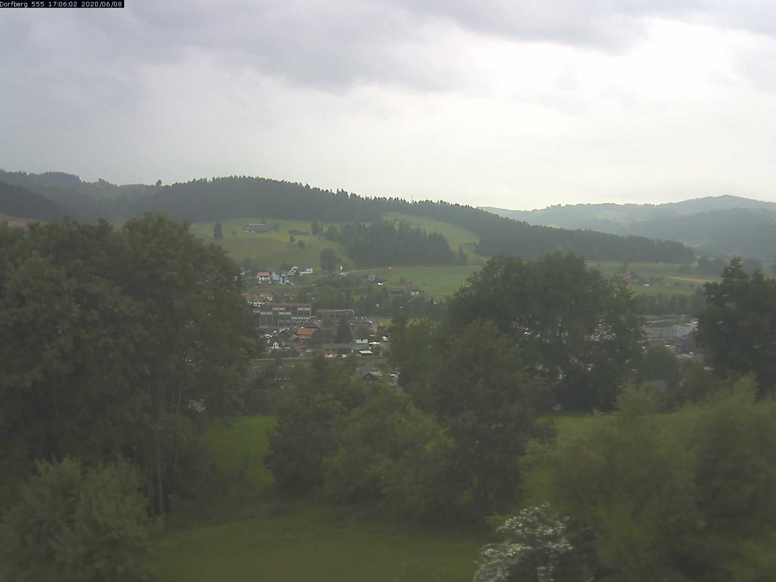 Webcam-Bild: Aussicht vom Dorfberg in Langnau 20200608-170601