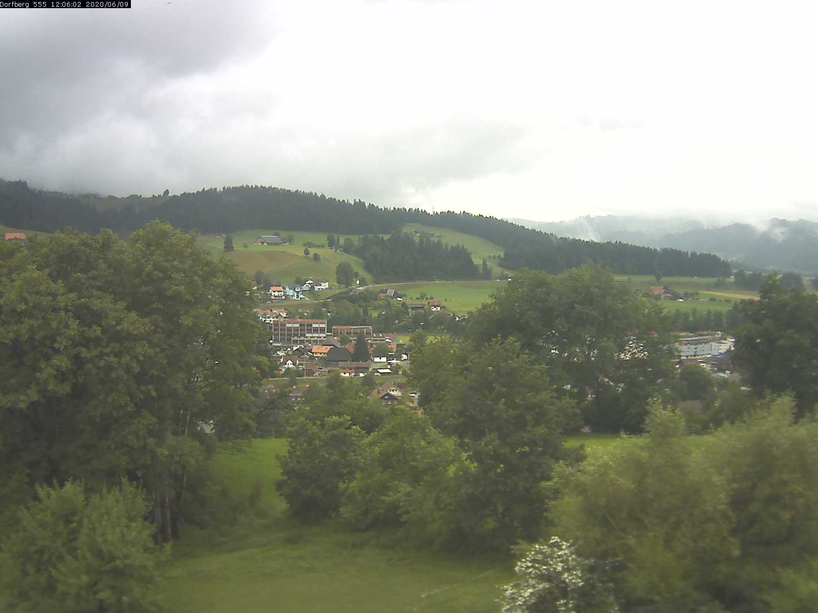 Webcam-Bild: Aussicht vom Dorfberg in Langnau 20200609-120602