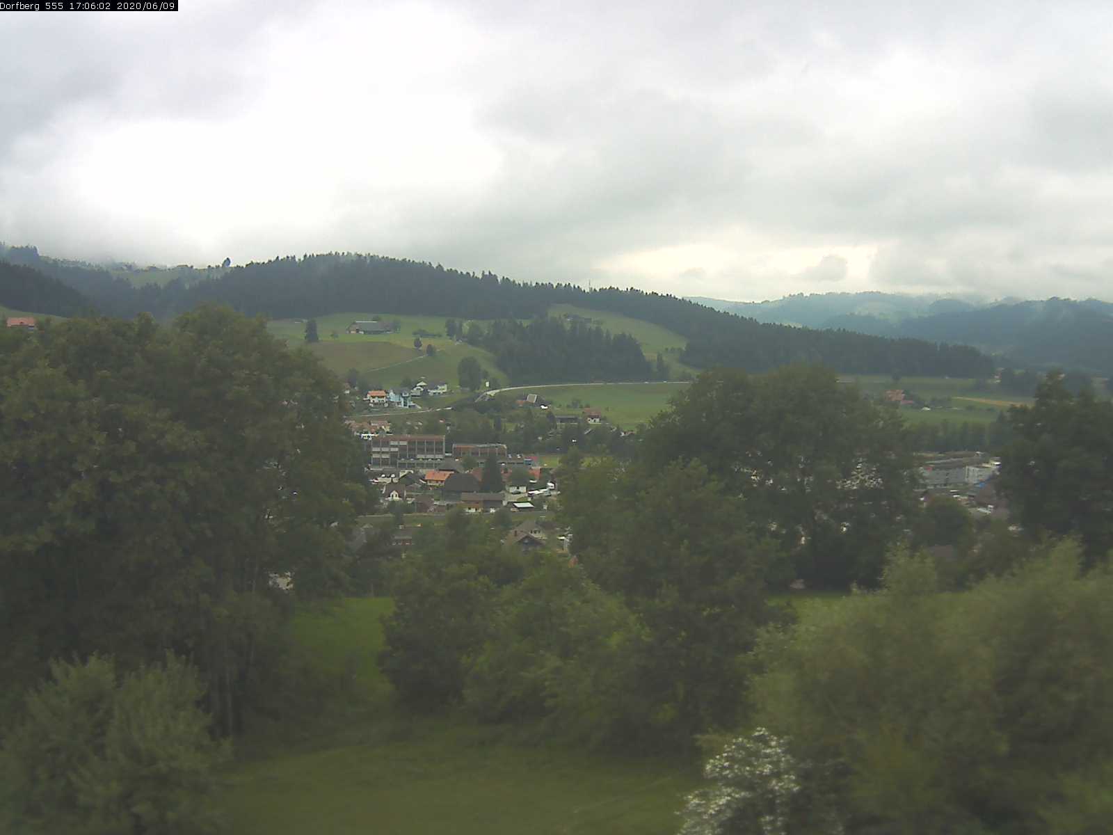 Webcam-Bild: Aussicht vom Dorfberg in Langnau 20200609-170601