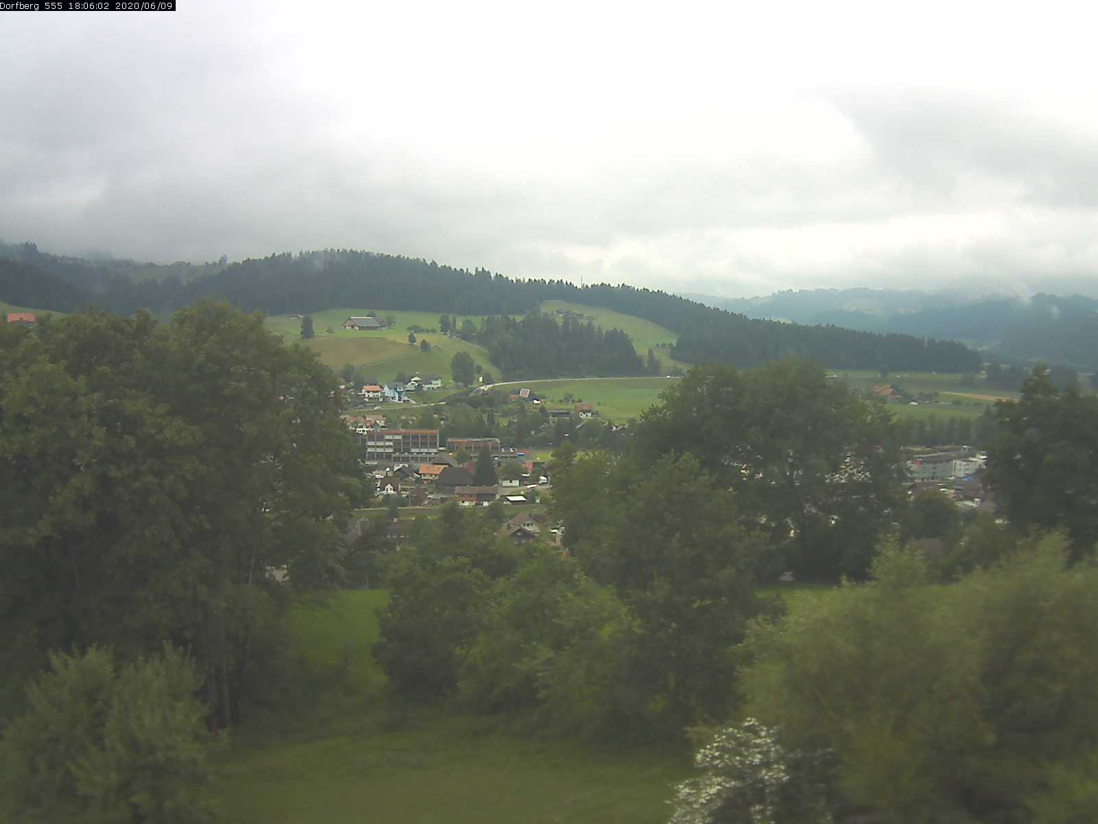 Webcam-Bild: Aussicht vom Dorfberg in Langnau 20200609-180601