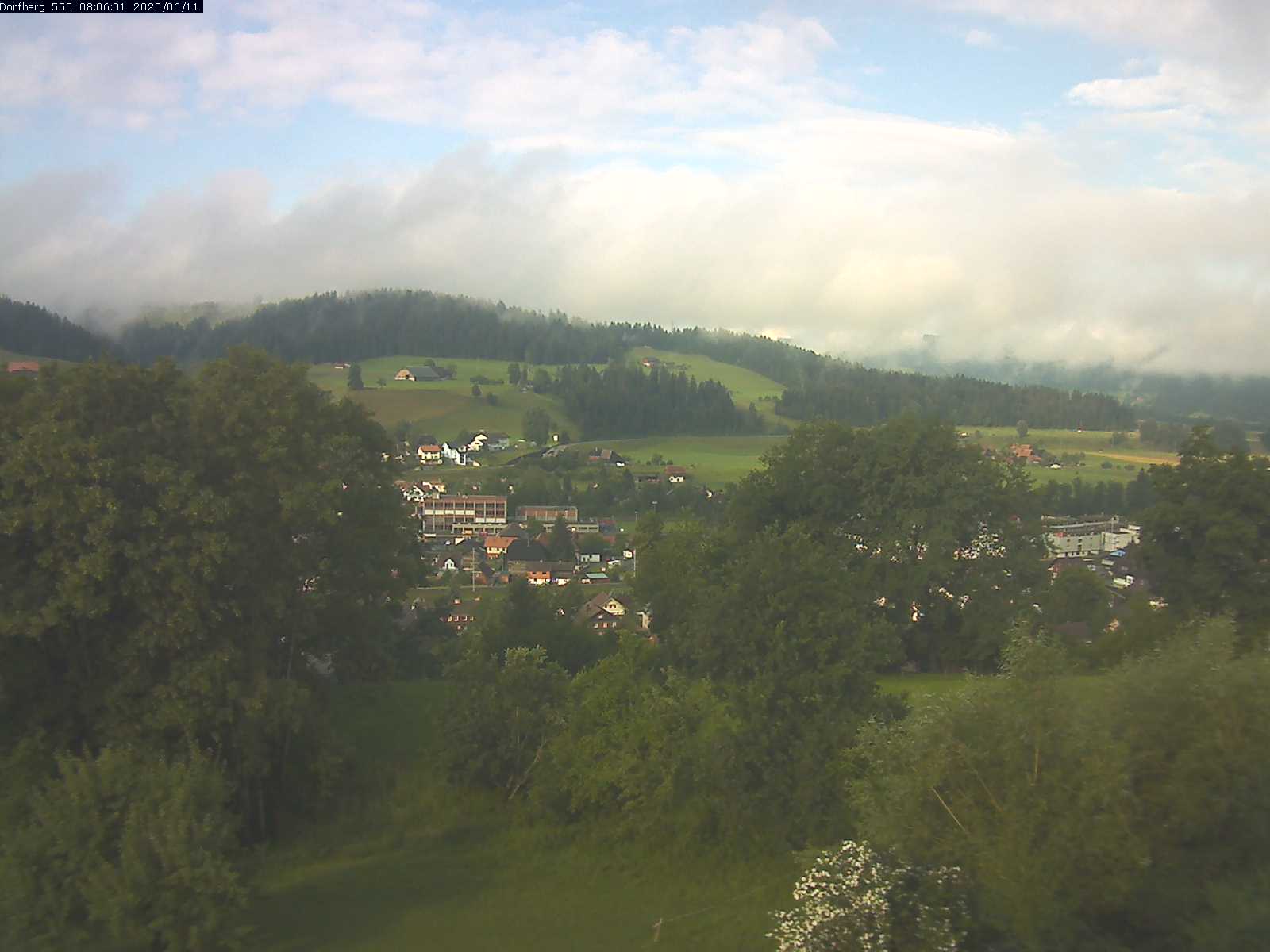 Webcam-Bild: Aussicht vom Dorfberg in Langnau 20200611-080601