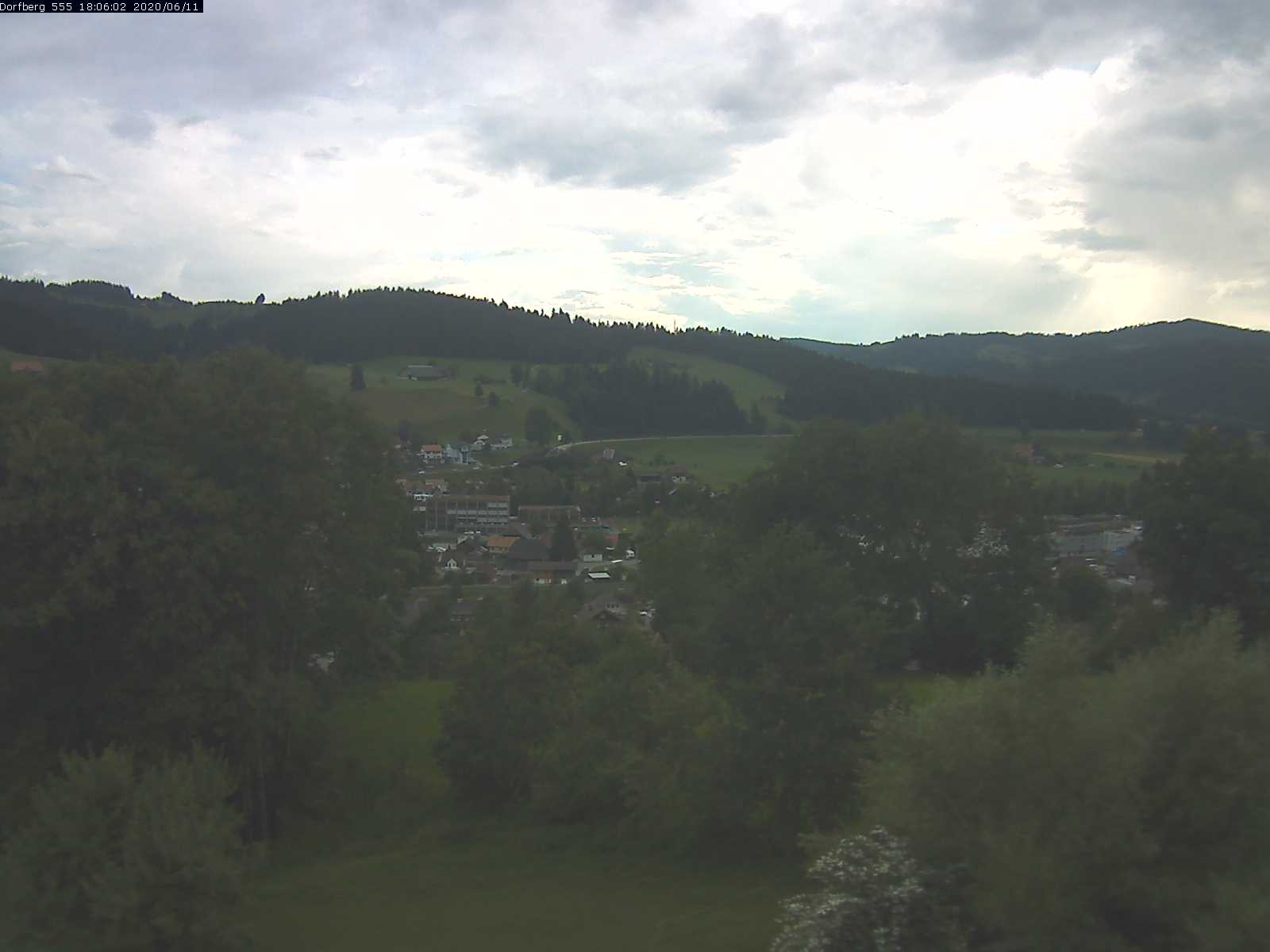 Webcam-Bild: Aussicht vom Dorfberg in Langnau 20200611-180601