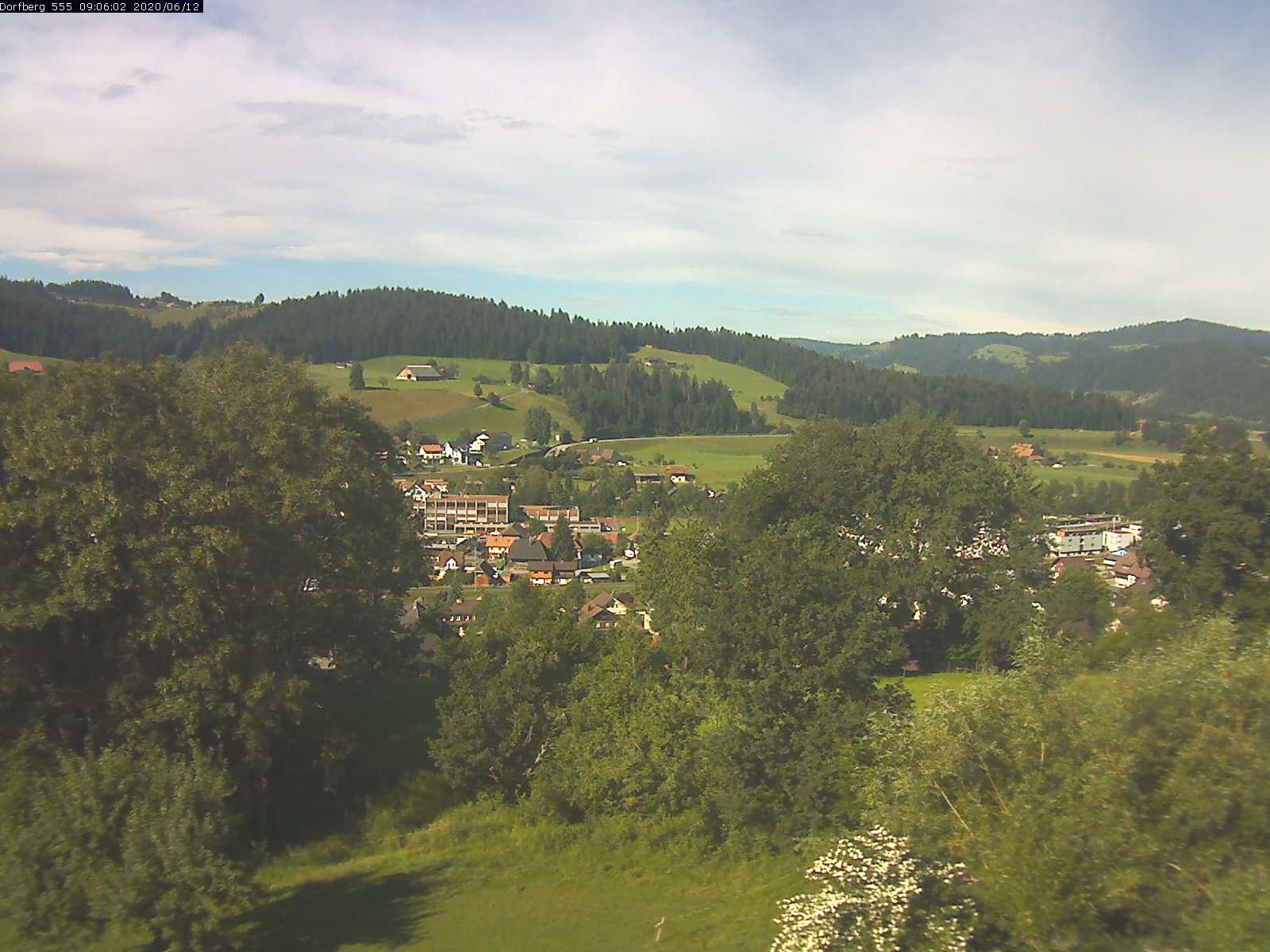Webcam-Bild: Aussicht vom Dorfberg in Langnau 20200612-090601