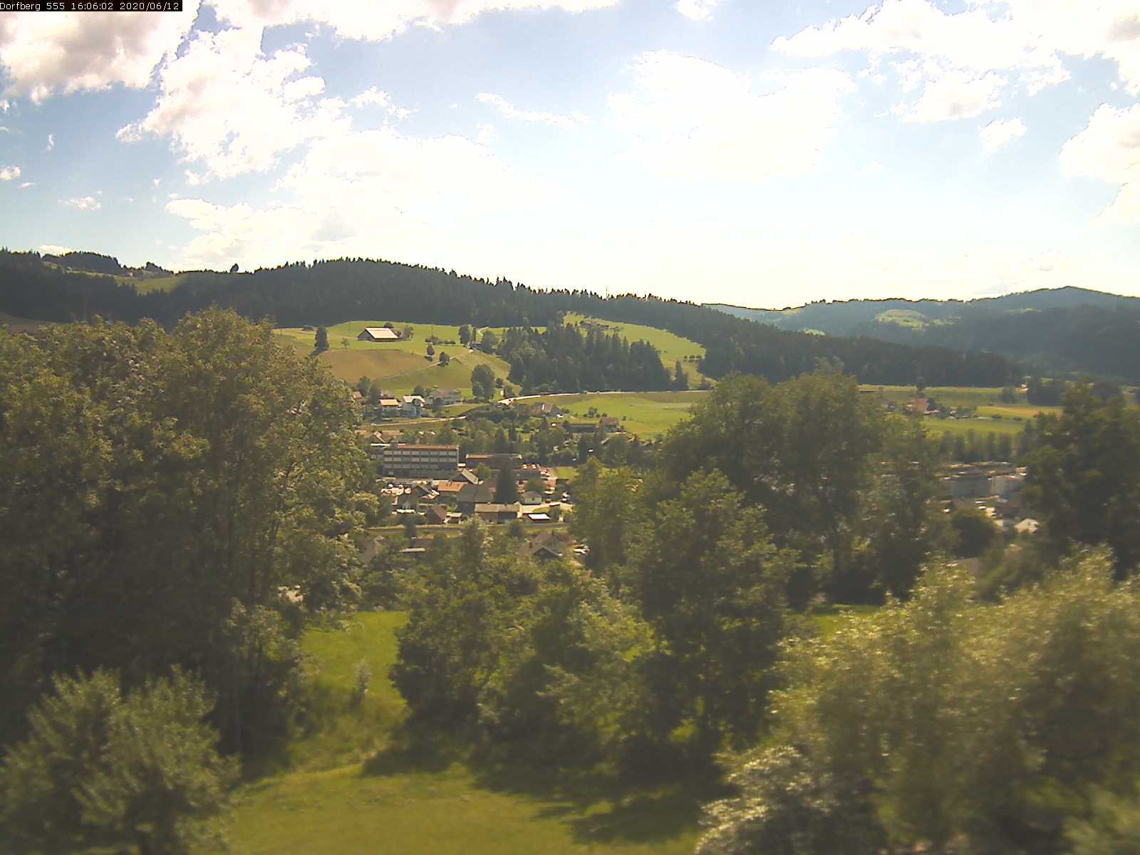 Webcam-Bild: Aussicht vom Dorfberg in Langnau 20200612-160601
