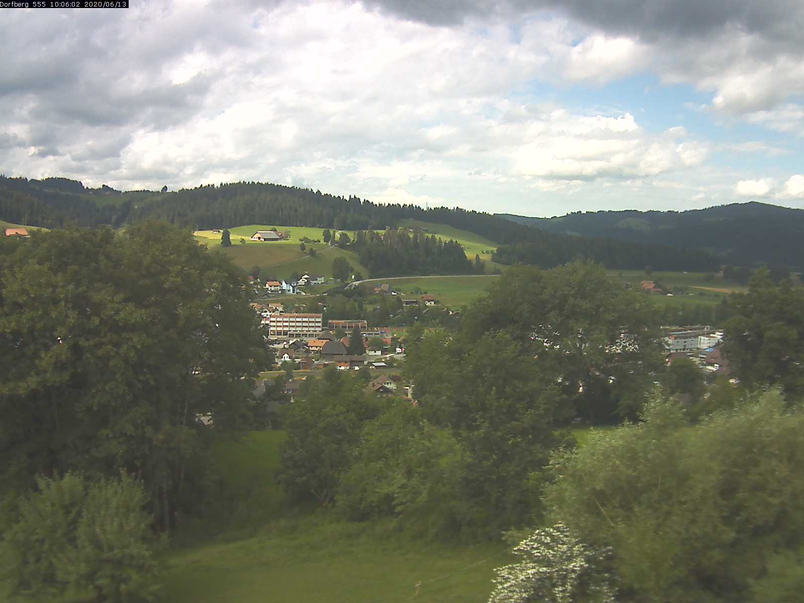 Webcam-Bild: Aussicht vom Dorfberg in Langnau 20200613-100601