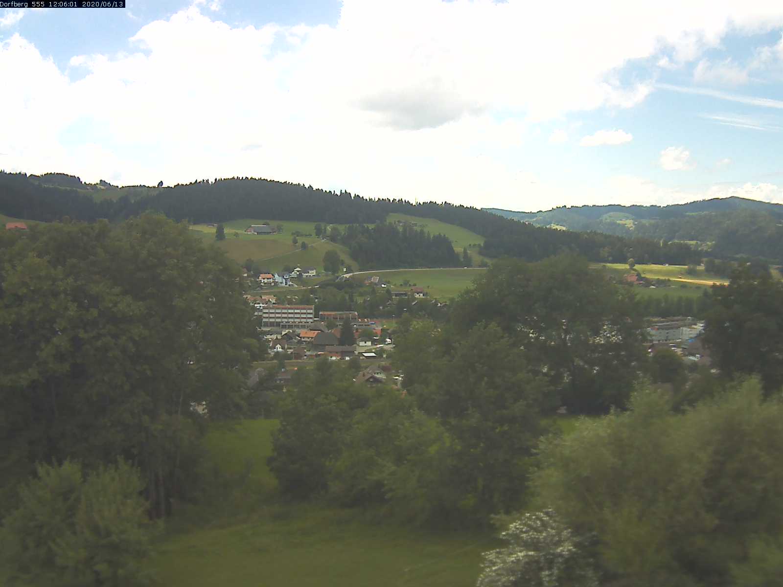 Webcam-Bild: Aussicht vom Dorfberg in Langnau 20200613-120601