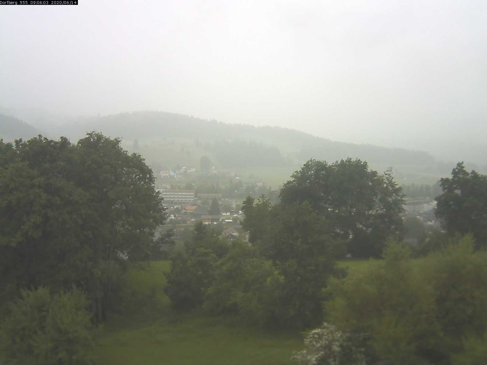 Webcam-Bild: Aussicht vom Dorfberg in Langnau 20200614-090601