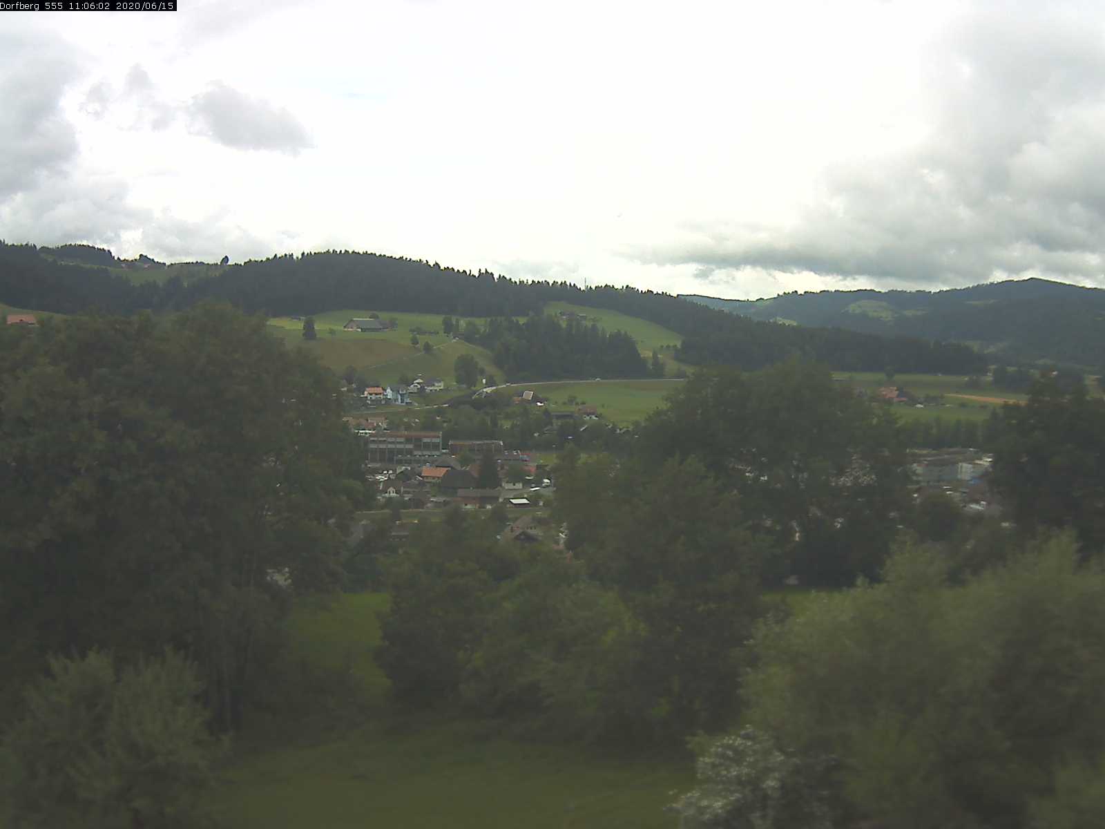 Webcam-Bild: Aussicht vom Dorfberg in Langnau 20200615-110601