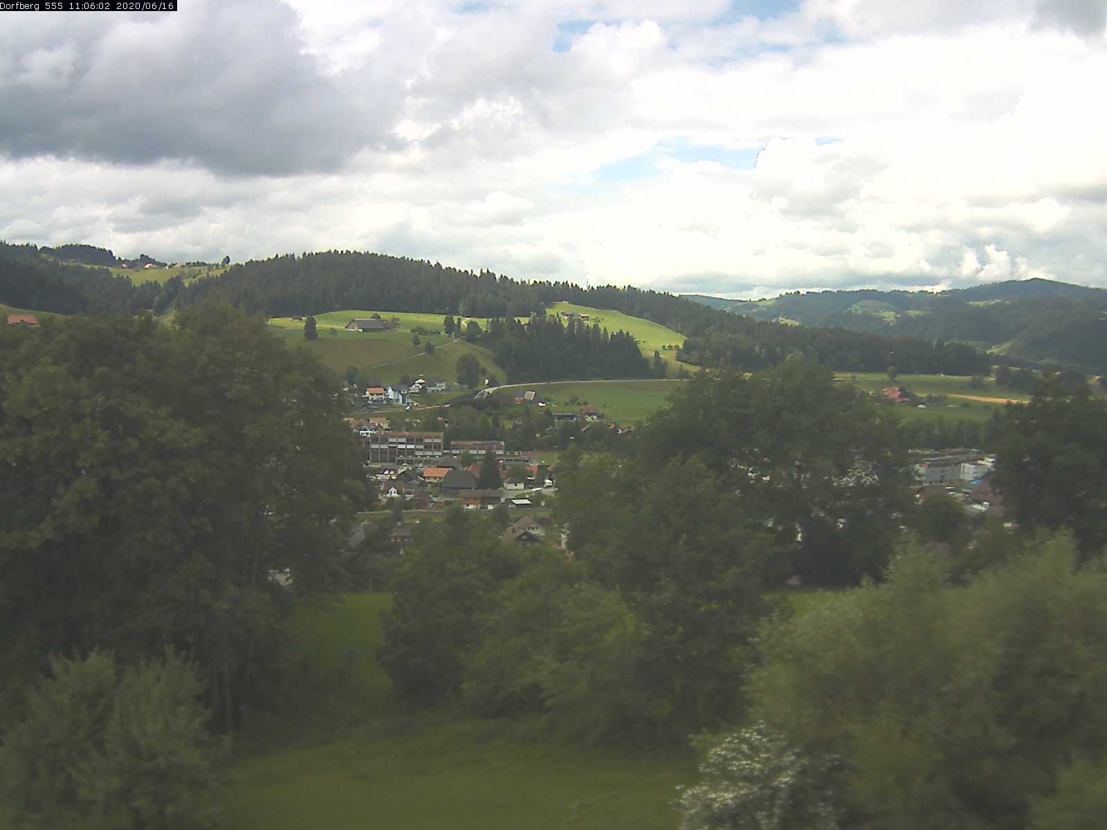 Webcam-Bild: Aussicht vom Dorfberg in Langnau 20200616-110601