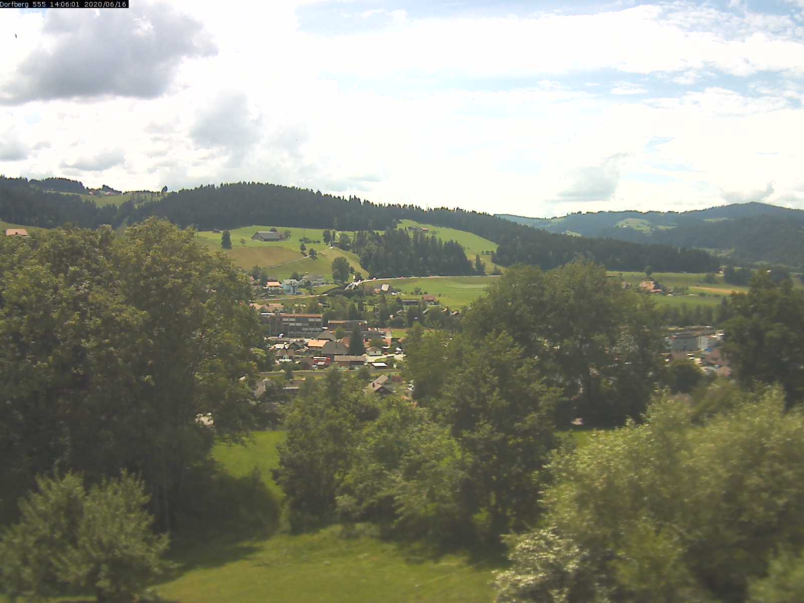 Webcam-Bild: Aussicht vom Dorfberg in Langnau 20200616-140601