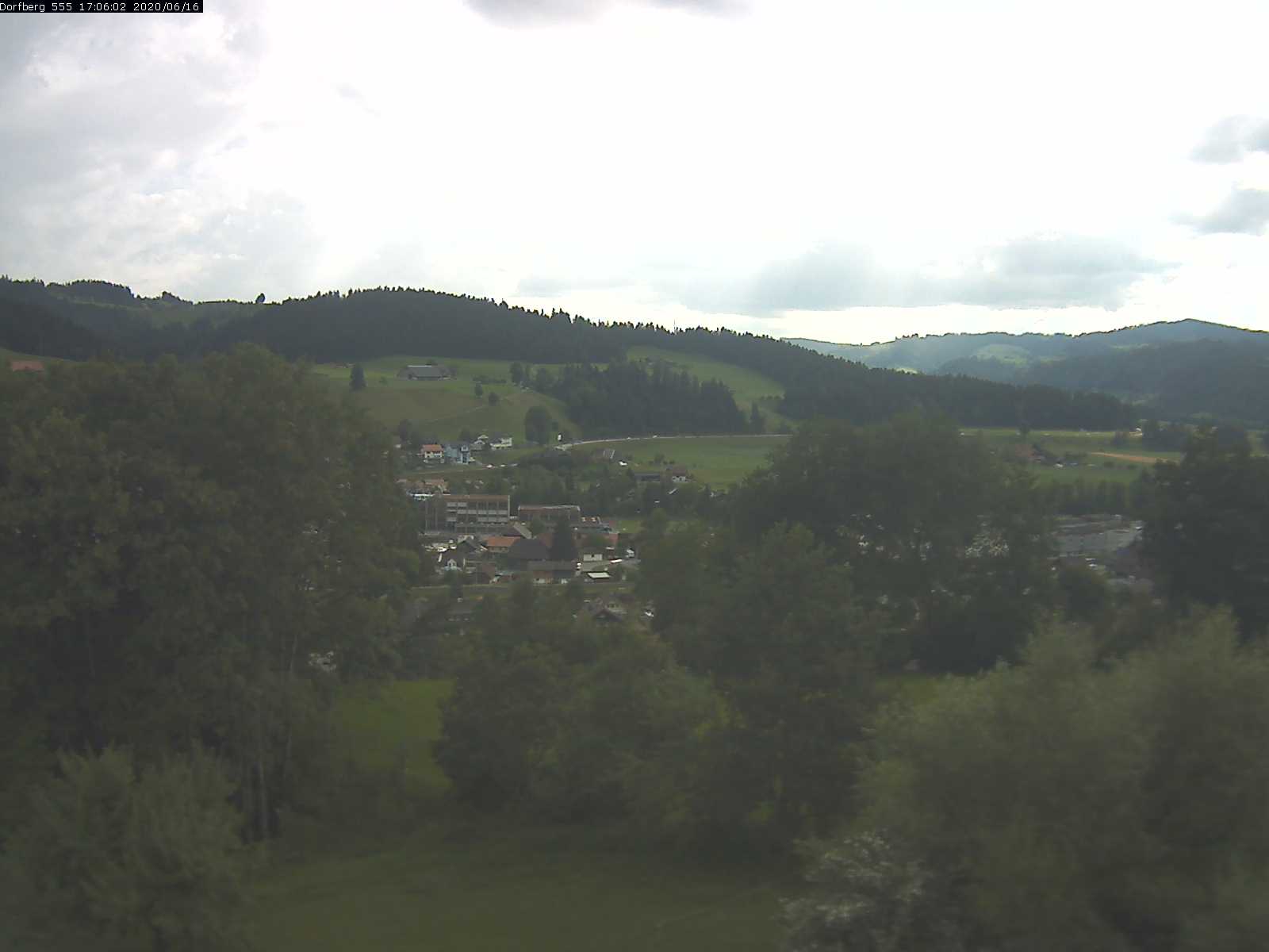 Webcam-Bild: Aussicht vom Dorfberg in Langnau 20200616-170601