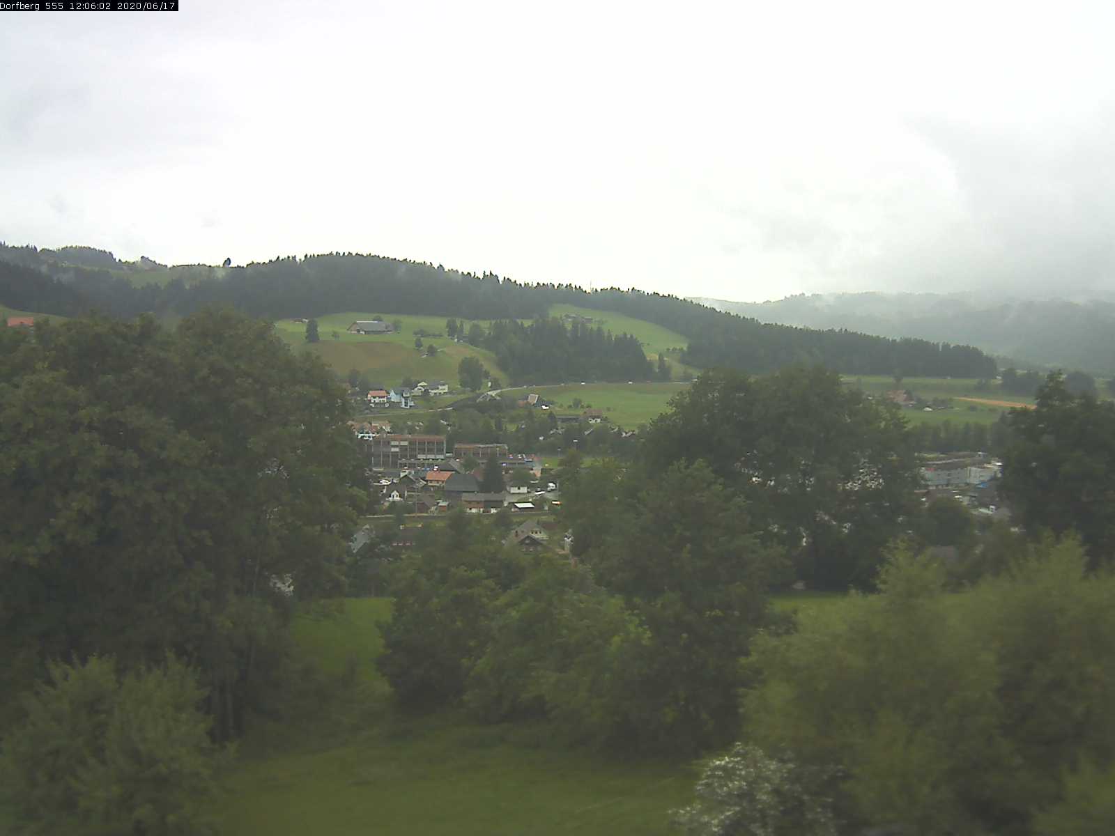Webcam-Bild: Aussicht vom Dorfberg in Langnau 20200617-120601