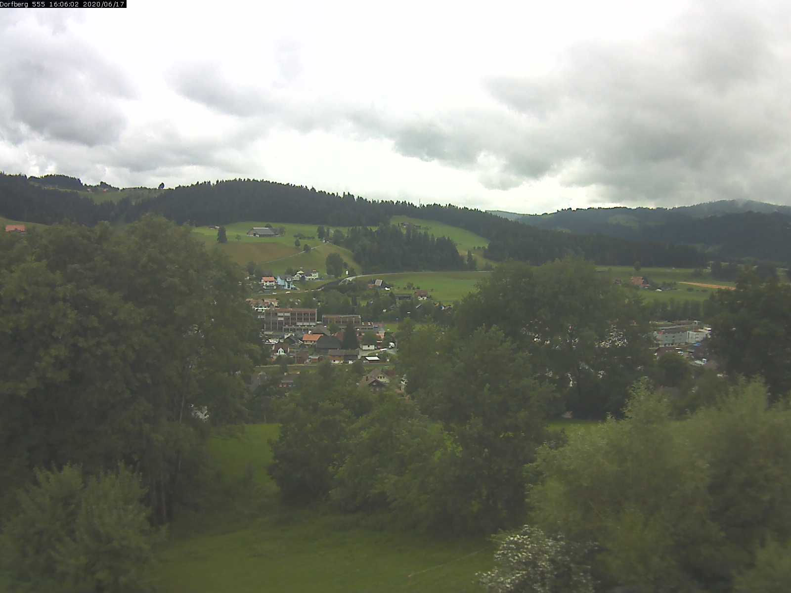Webcam-Bild: Aussicht vom Dorfberg in Langnau 20200617-160601