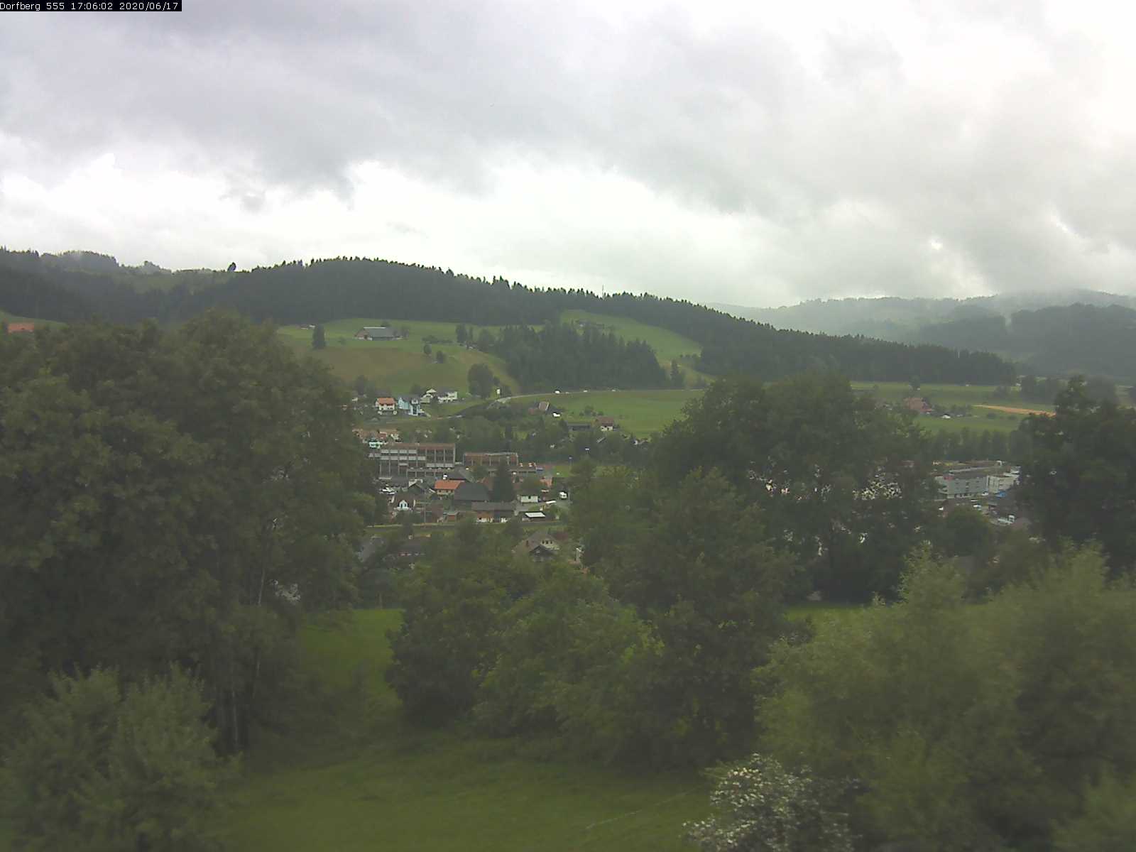 Webcam-Bild: Aussicht vom Dorfberg in Langnau 20200617-170601