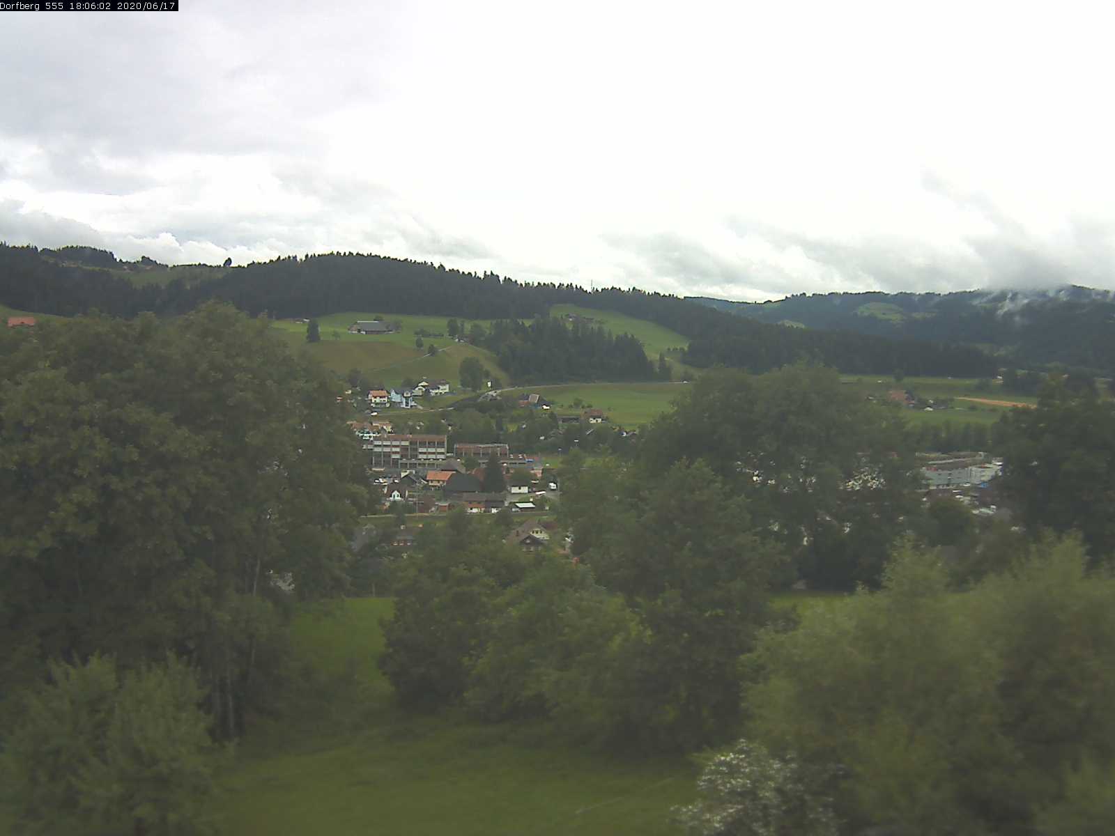 Webcam-Bild: Aussicht vom Dorfberg in Langnau 20200617-180601