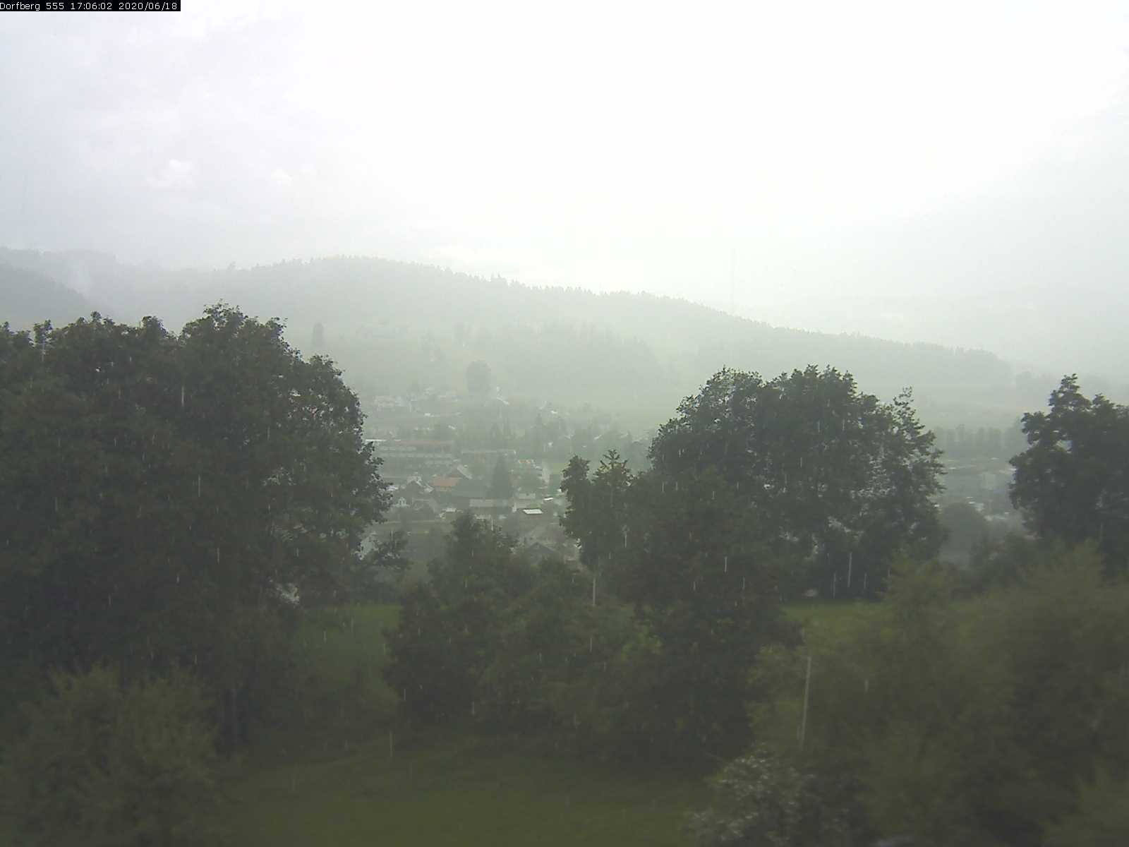 Webcam-Bild: Aussicht vom Dorfberg in Langnau 20200618-170601