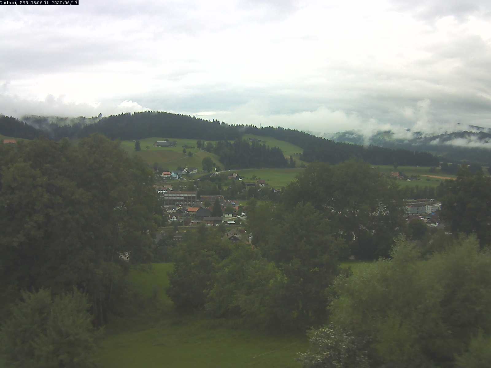 Webcam-Bild: Aussicht vom Dorfberg in Langnau 20200619-080601