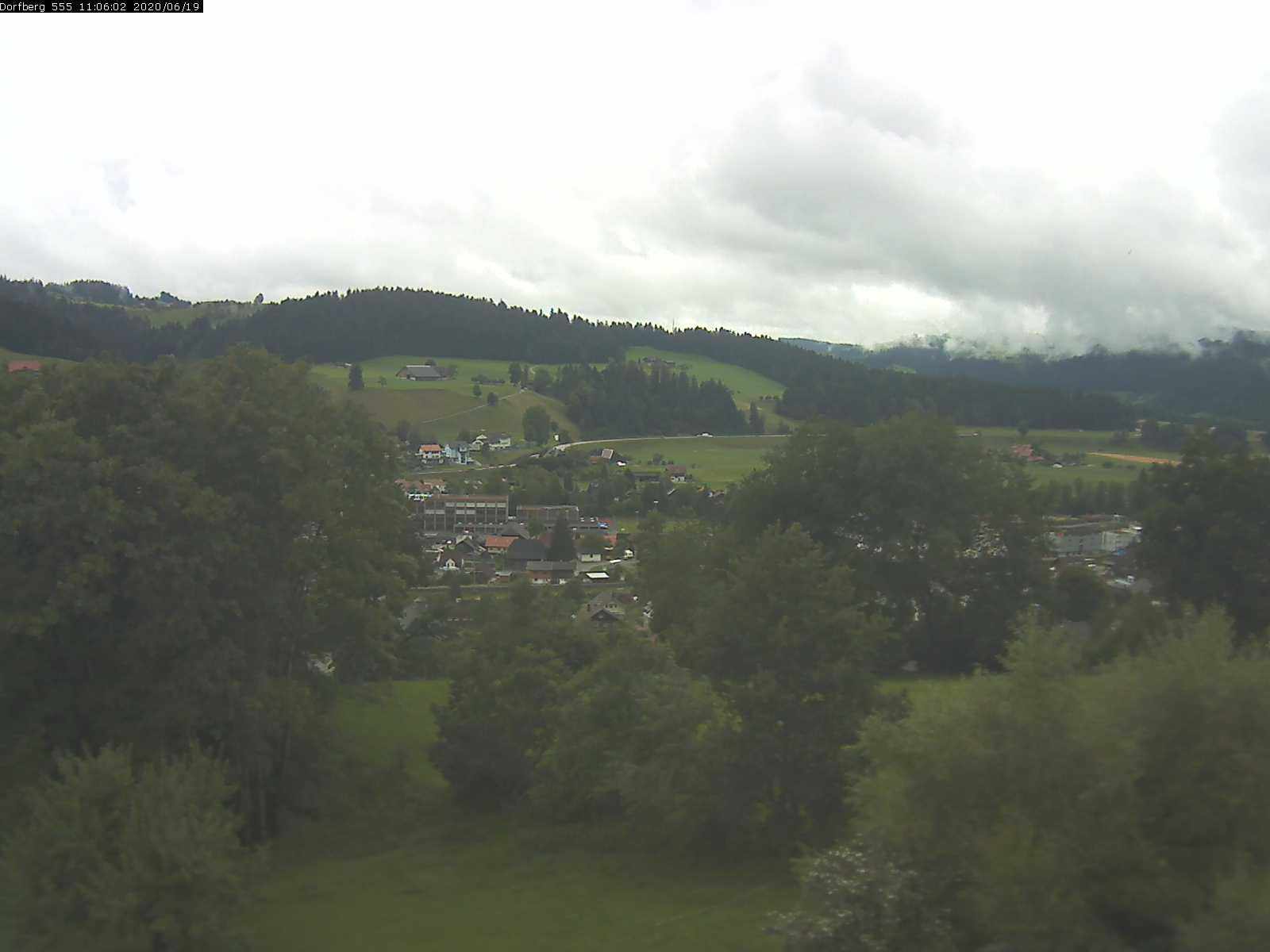 Webcam-Bild: Aussicht vom Dorfberg in Langnau 20200619-110601