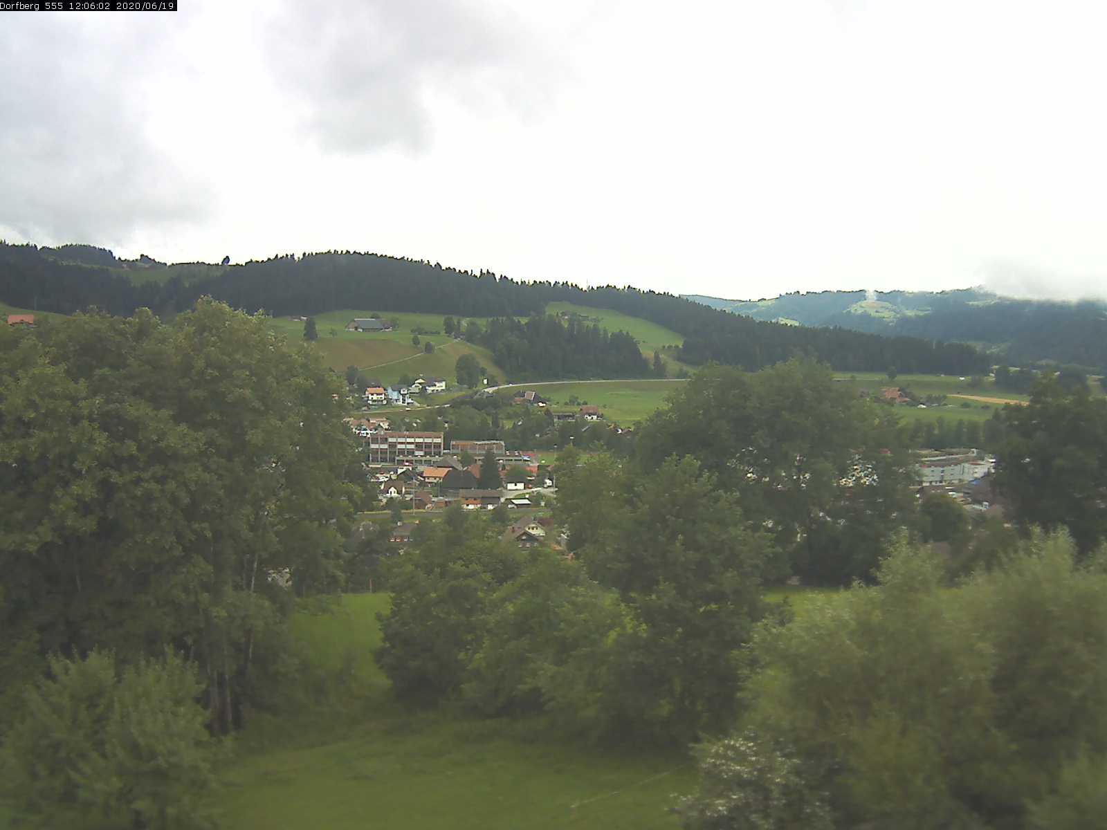 Webcam-Bild: Aussicht vom Dorfberg in Langnau 20200619-120601