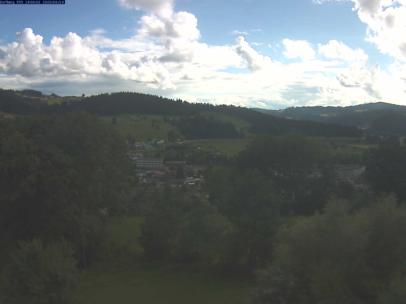 Webcam-Bild: Aussicht vom Dorfberg in Langnau 20200619-180601