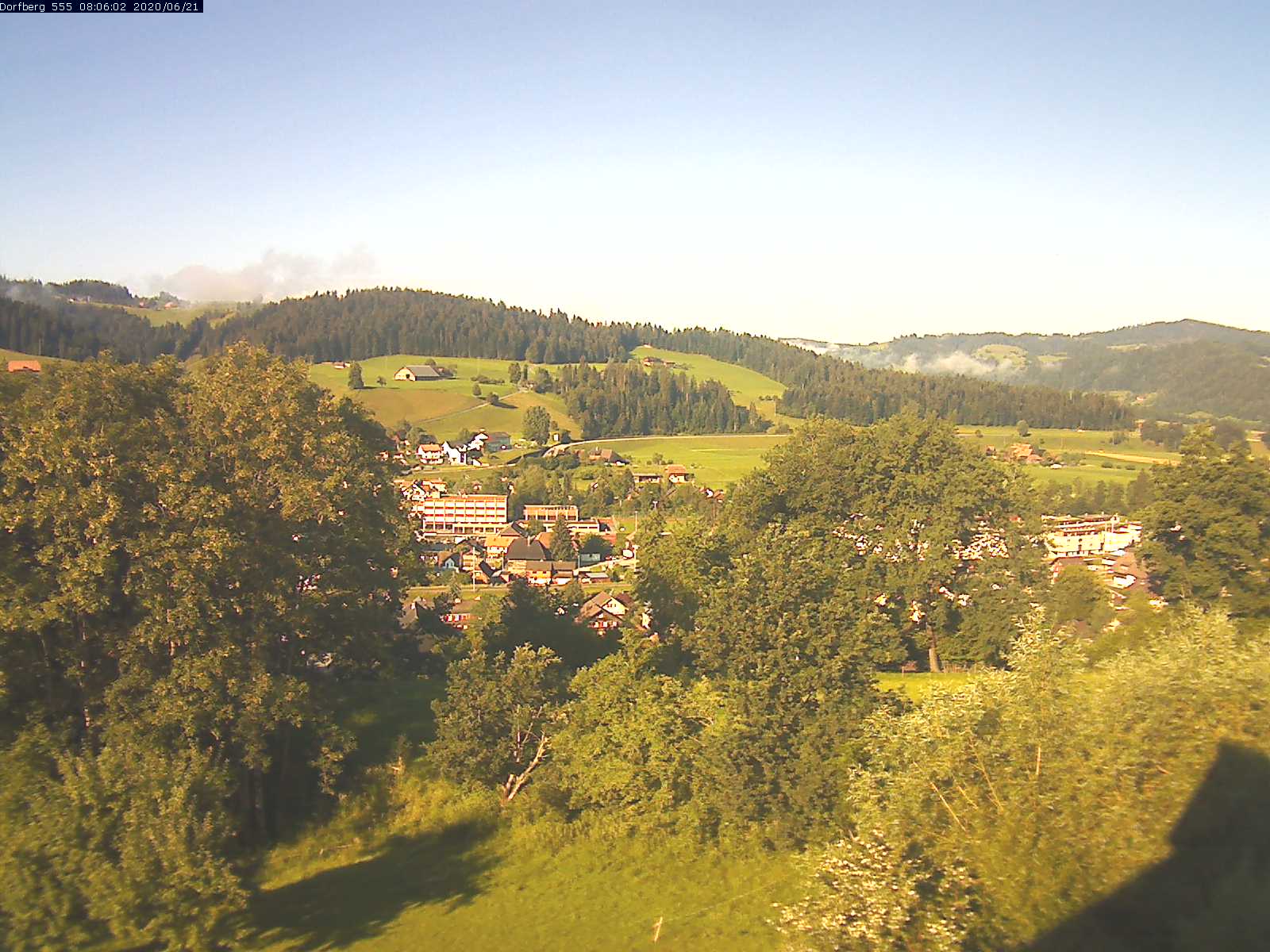 Webcam-Bild: Aussicht vom Dorfberg in Langnau 20200621-080601