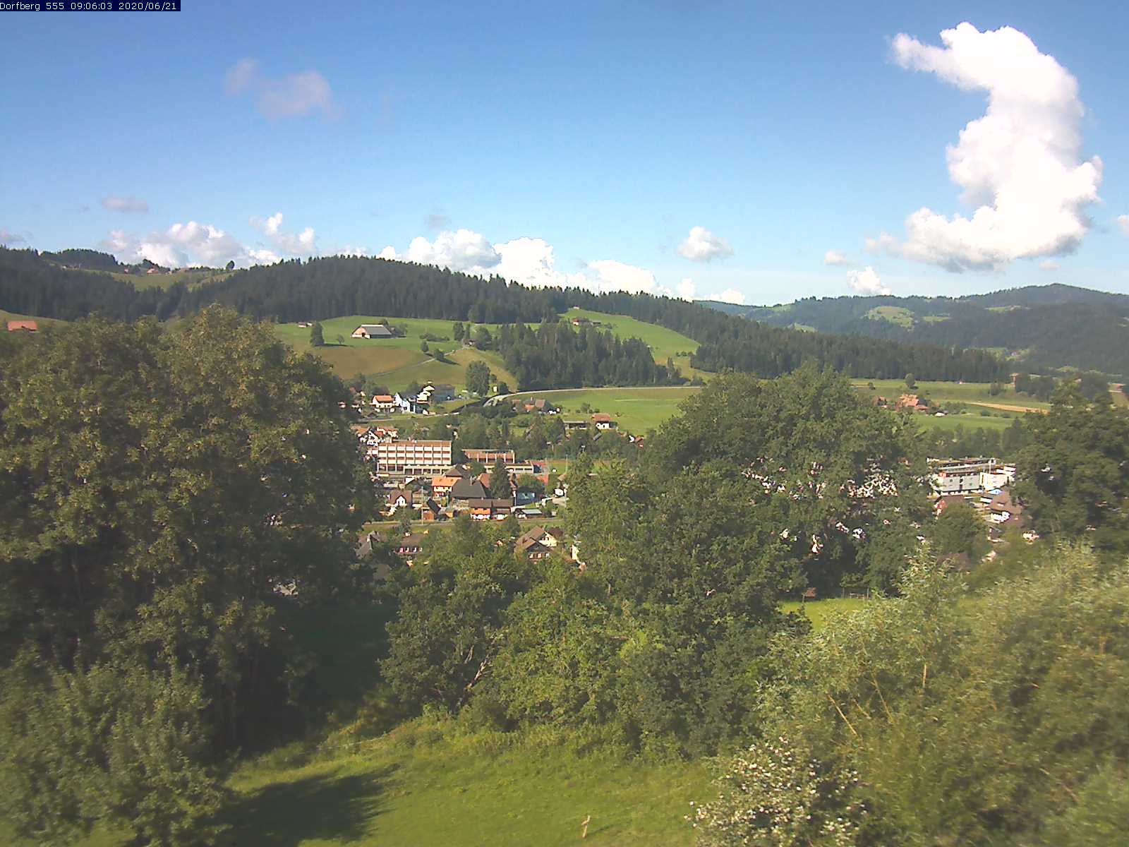 Webcam-Bild: Aussicht vom Dorfberg in Langnau 20200621-090601