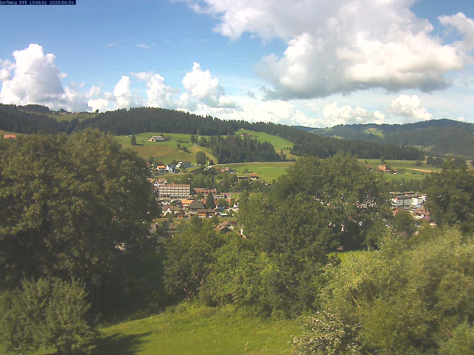 Webcam-Bild: Aussicht vom Dorfberg in Langnau 20200621-100601