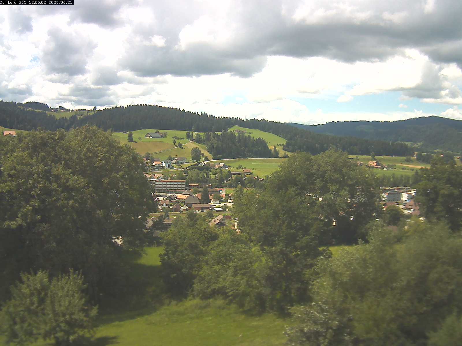 Webcam-Bild: Aussicht vom Dorfberg in Langnau 20200621-120601