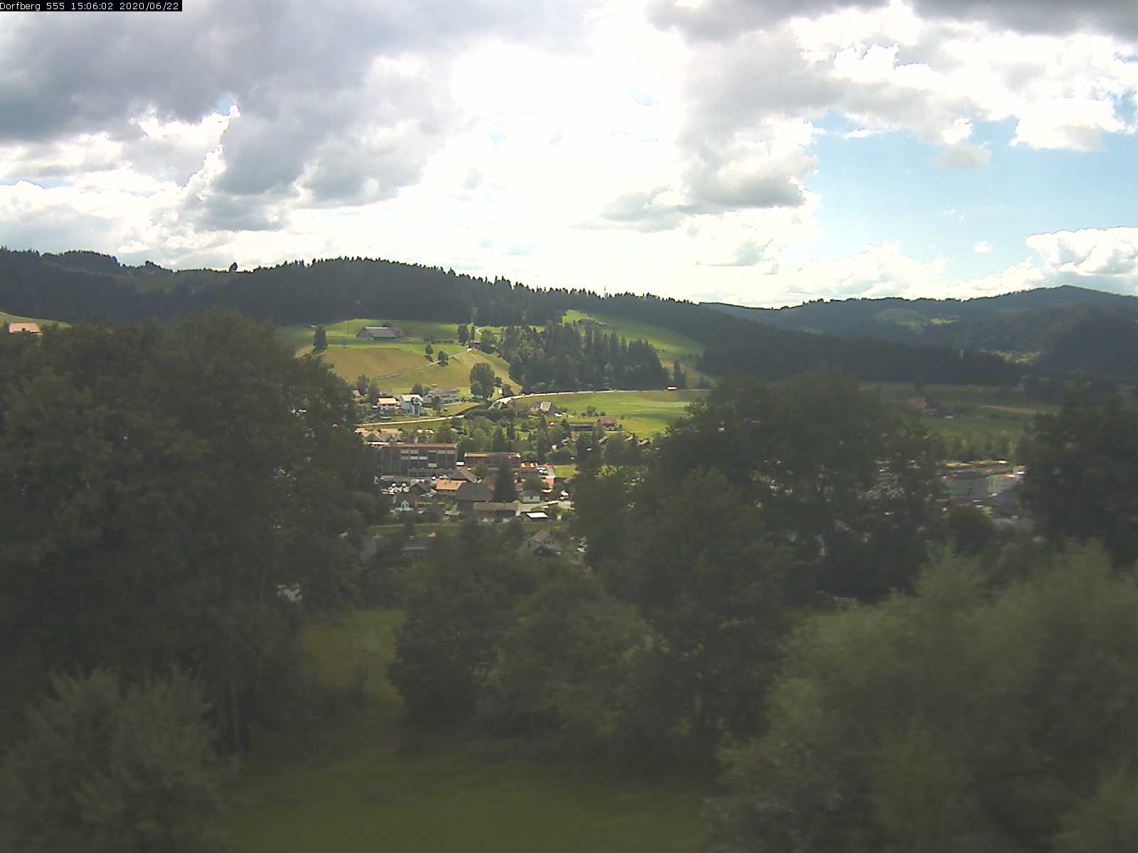 Webcam-Bild: Aussicht vom Dorfberg in Langnau 20200622-150601