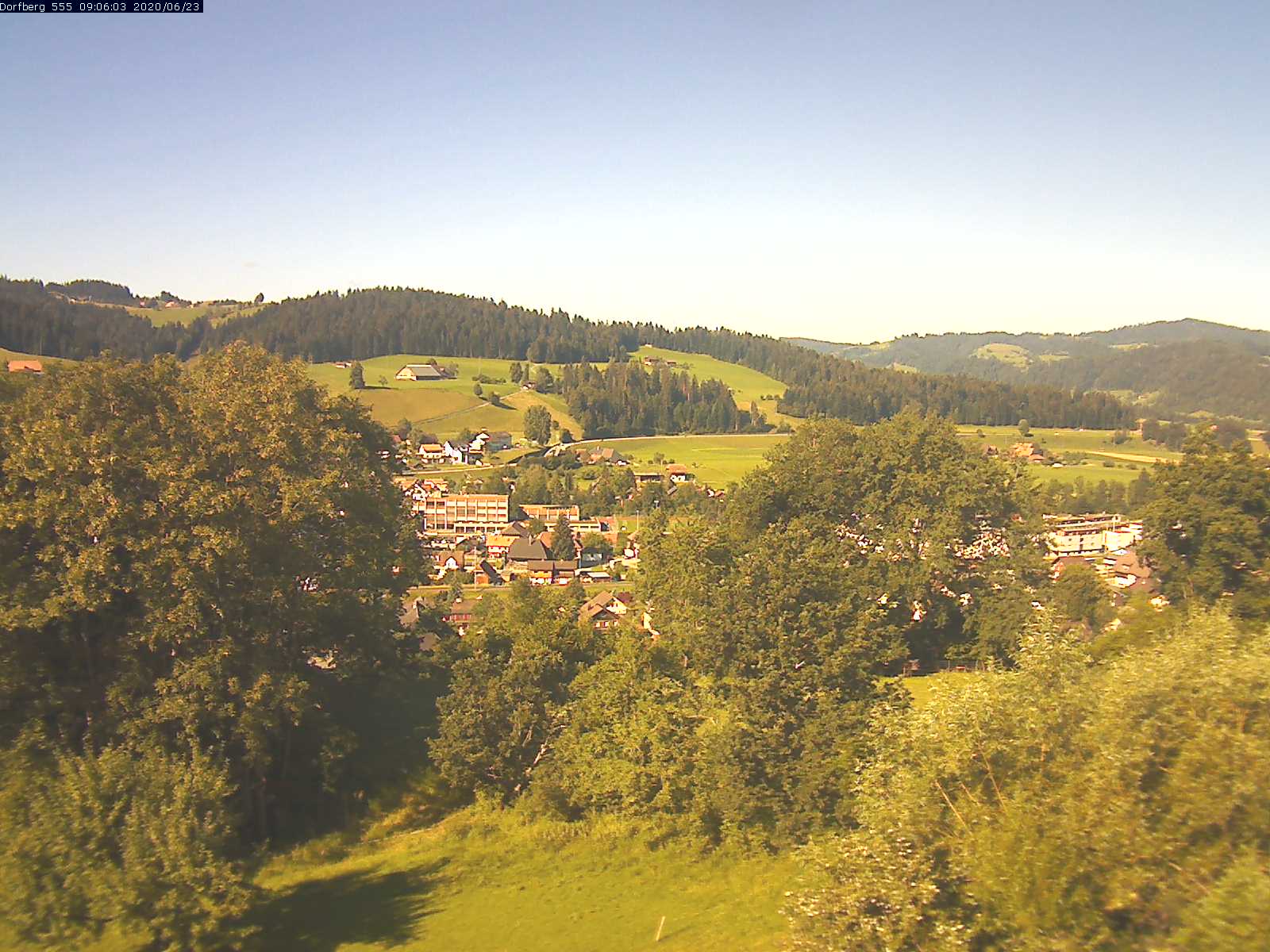 Webcam-Bild: Aussicht vom Dorfberg in Langnau 20200623-090601