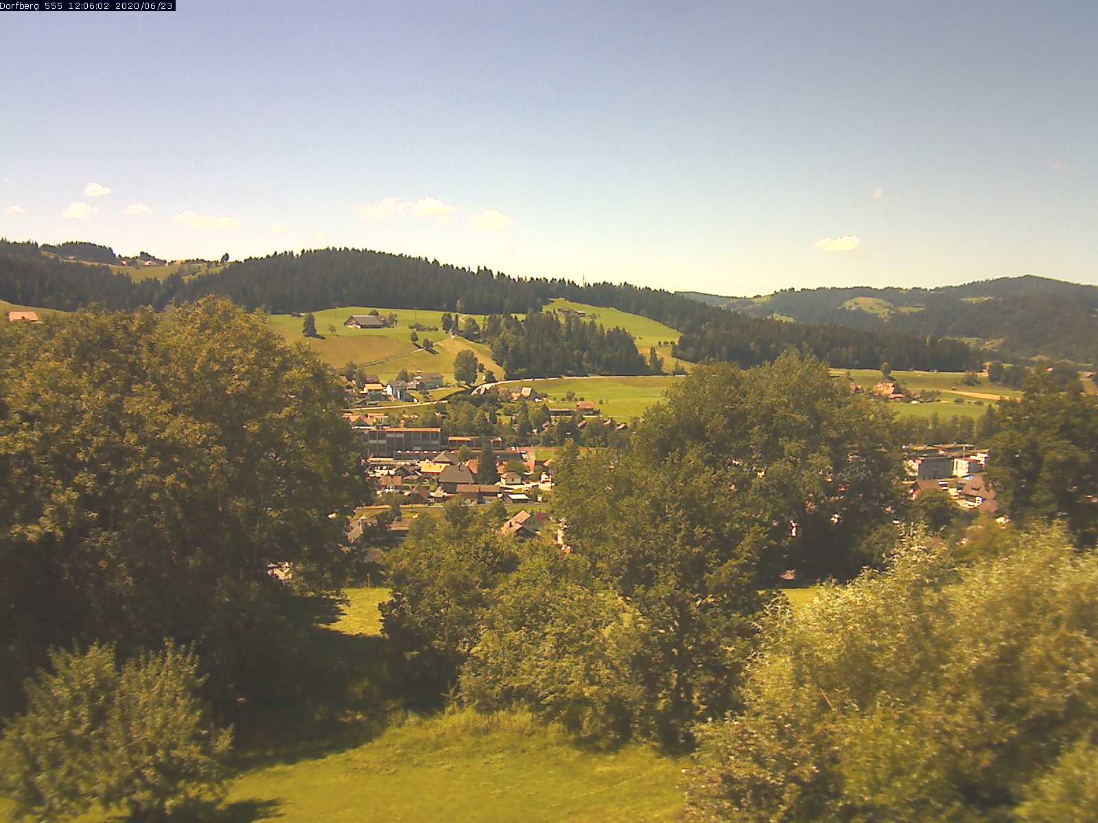 Webcam-Bild: Aussicht vom Dorfberg in Langnau 20200623-120601