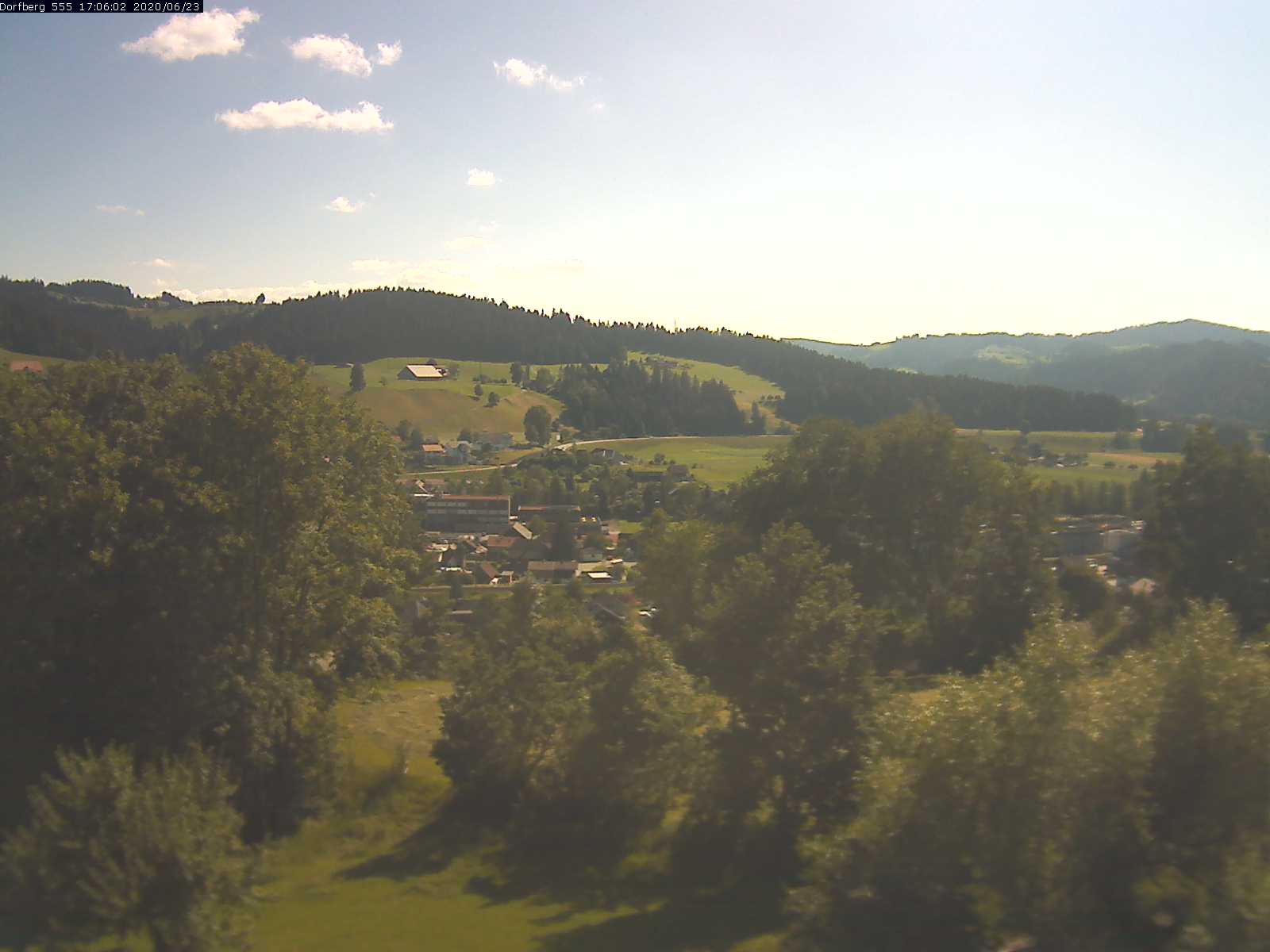 Webcam-Bild: Aussicht vom Dorfberg in Langnau 20200623-170601
