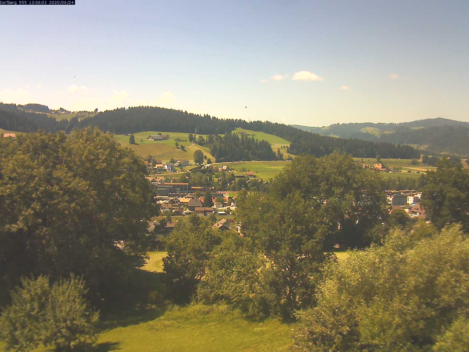 Webcam-Bild: Aussicht vom Dorfberg in Langnau 20200624-120601