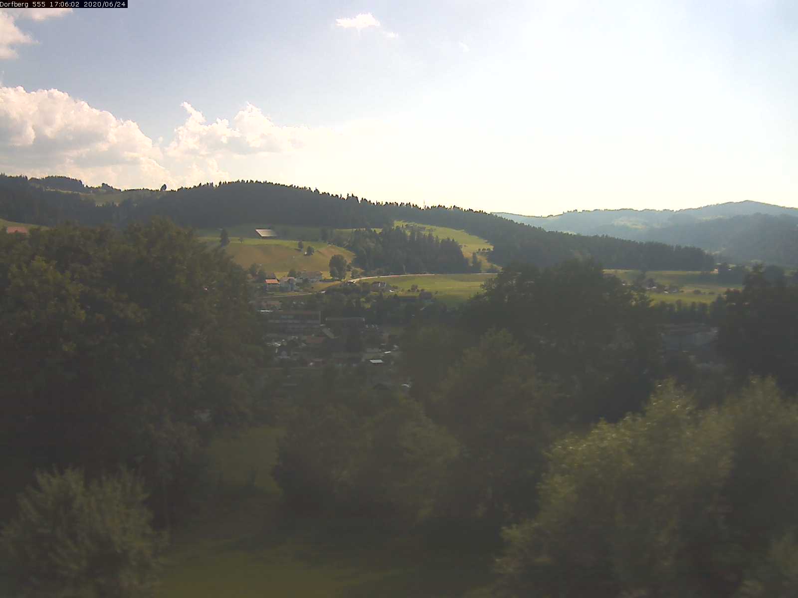 Webcam-Bild: Aussicht vom Dorfberg in Langnau 20200624-170601