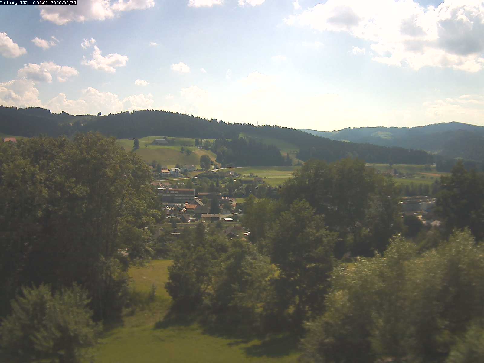 Webcam-Bild: Aussicht vom Dorfberg in Langnau 20200625-160601