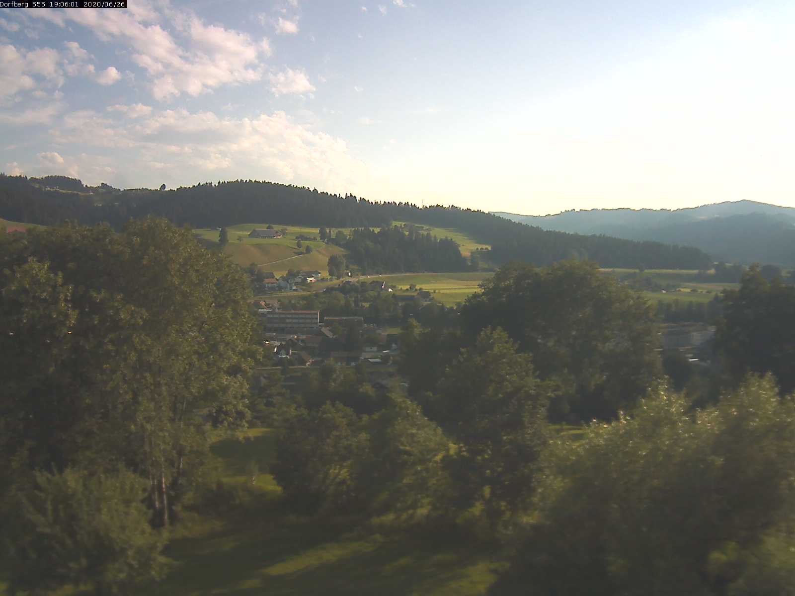 Webcam-Bild: Aussicht vom Dorfberg in Langnau 20200626-190601