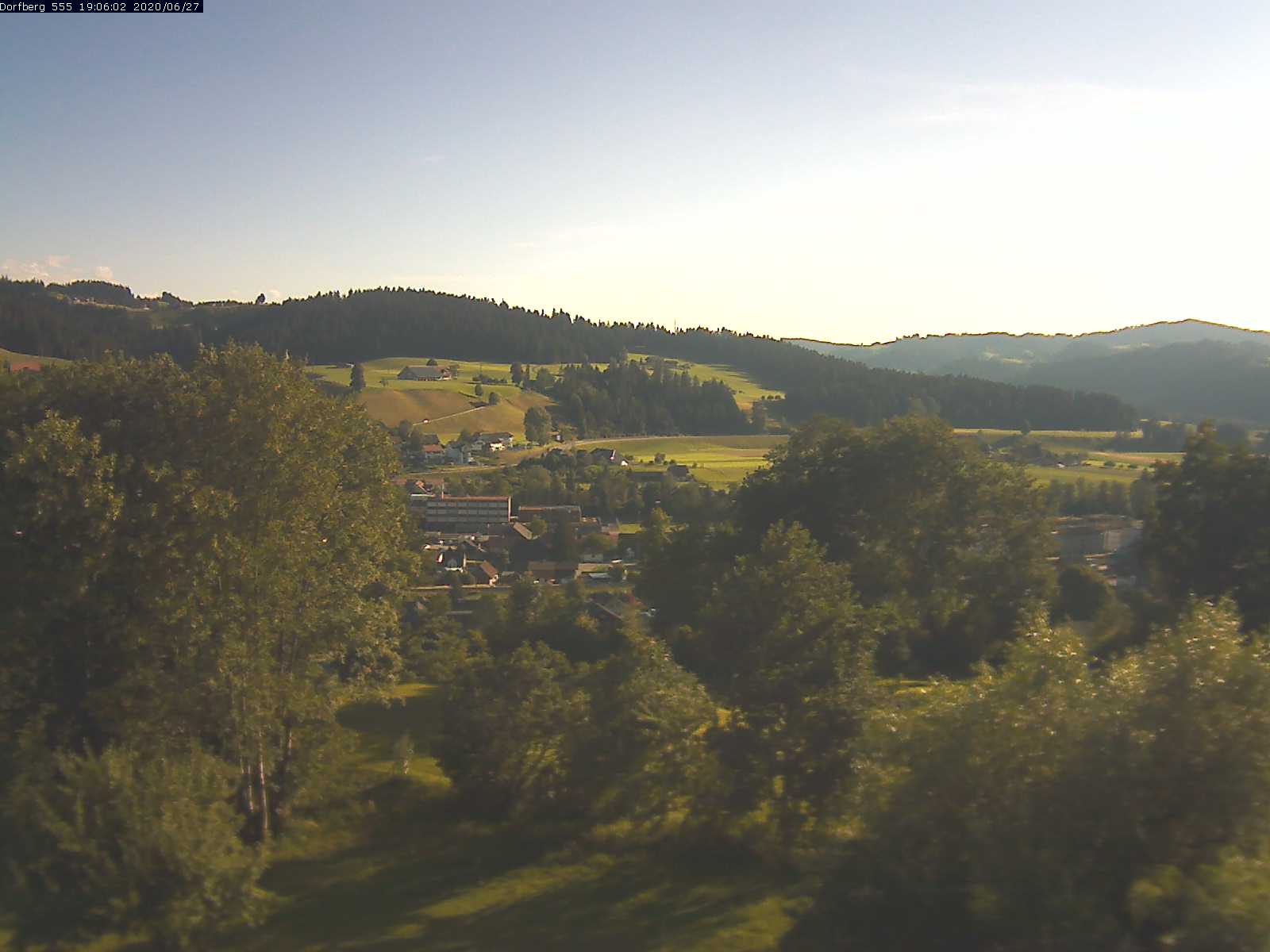 Webcam-Bild: Aussicht vom Dorfberg in Langnau 20200627-190601
