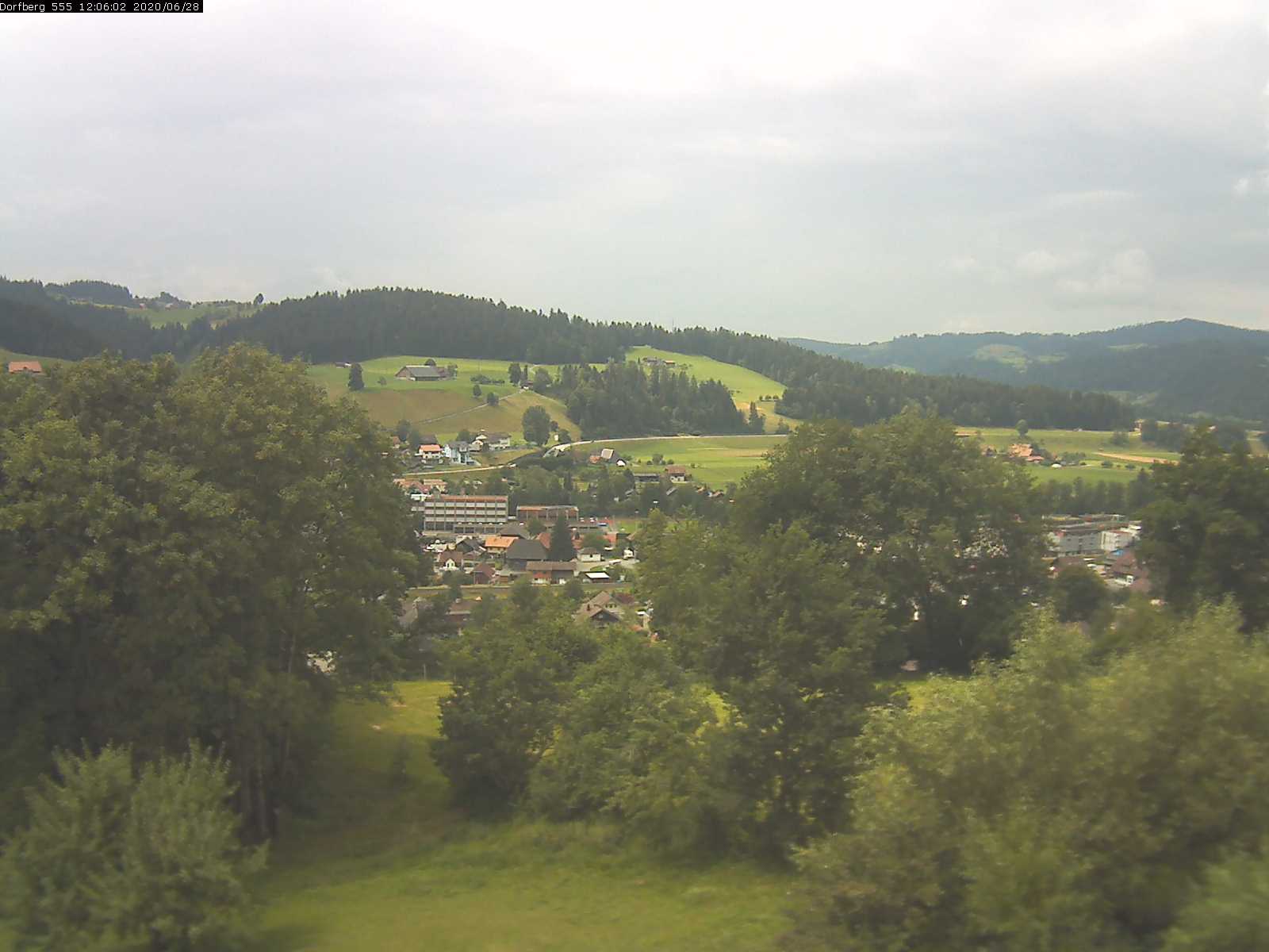 Webcam-Bild: Aussicht vom Dorfberg in Langnau 20200628-120601