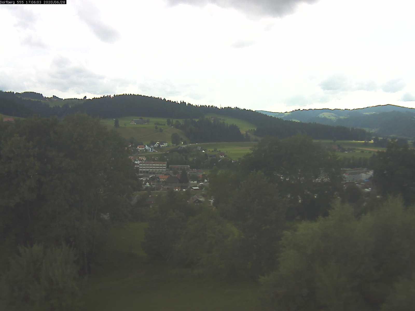 Webcam-Bild: Aussicht vom Dorfberg in Langnau 20200628-170601