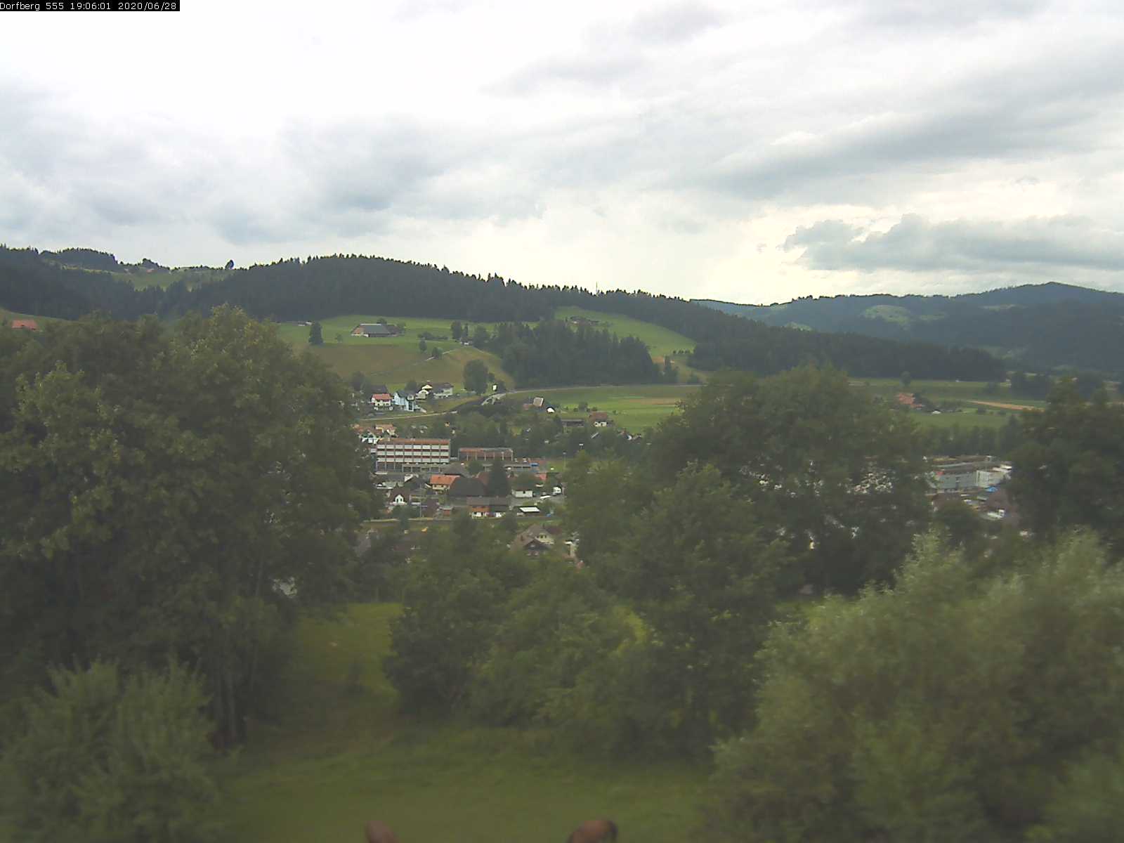 Webcam-Bild: Aussicht vom Dorfberg in Langnau 20200628-190601
