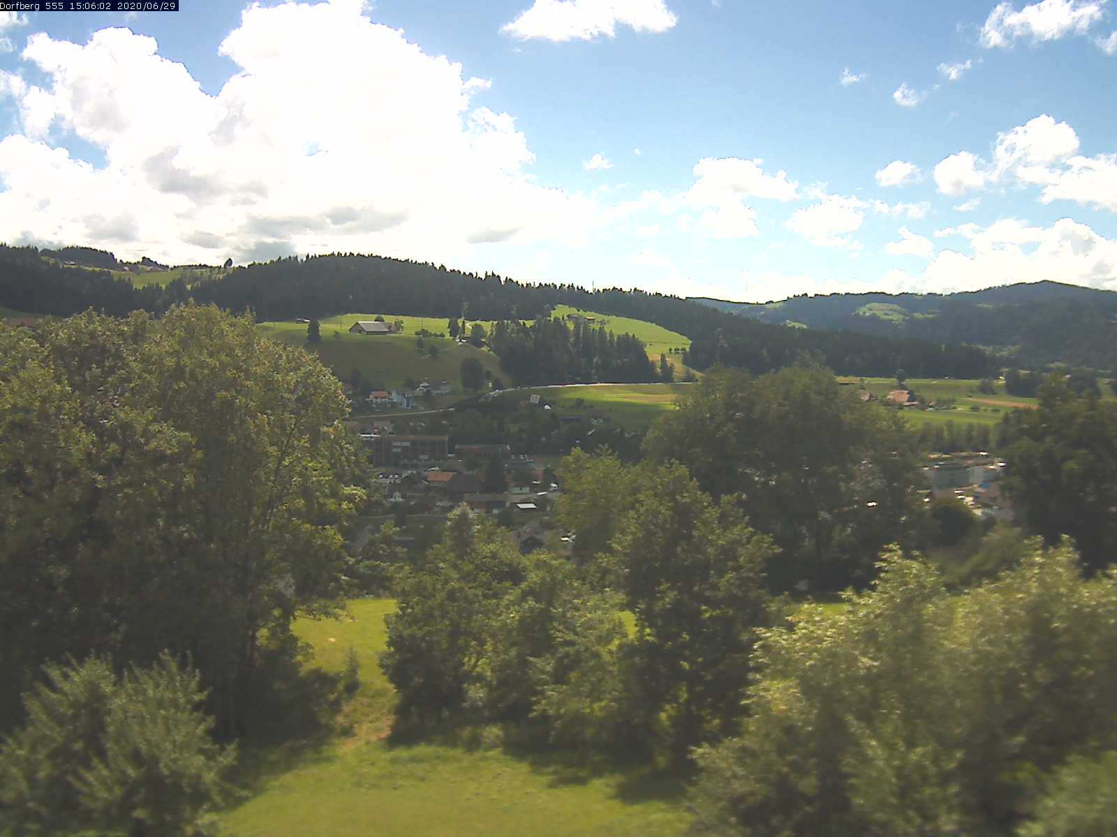 Webcam-Bild: Aussicht vom Dorfberg in Langnau 20200629-150601
