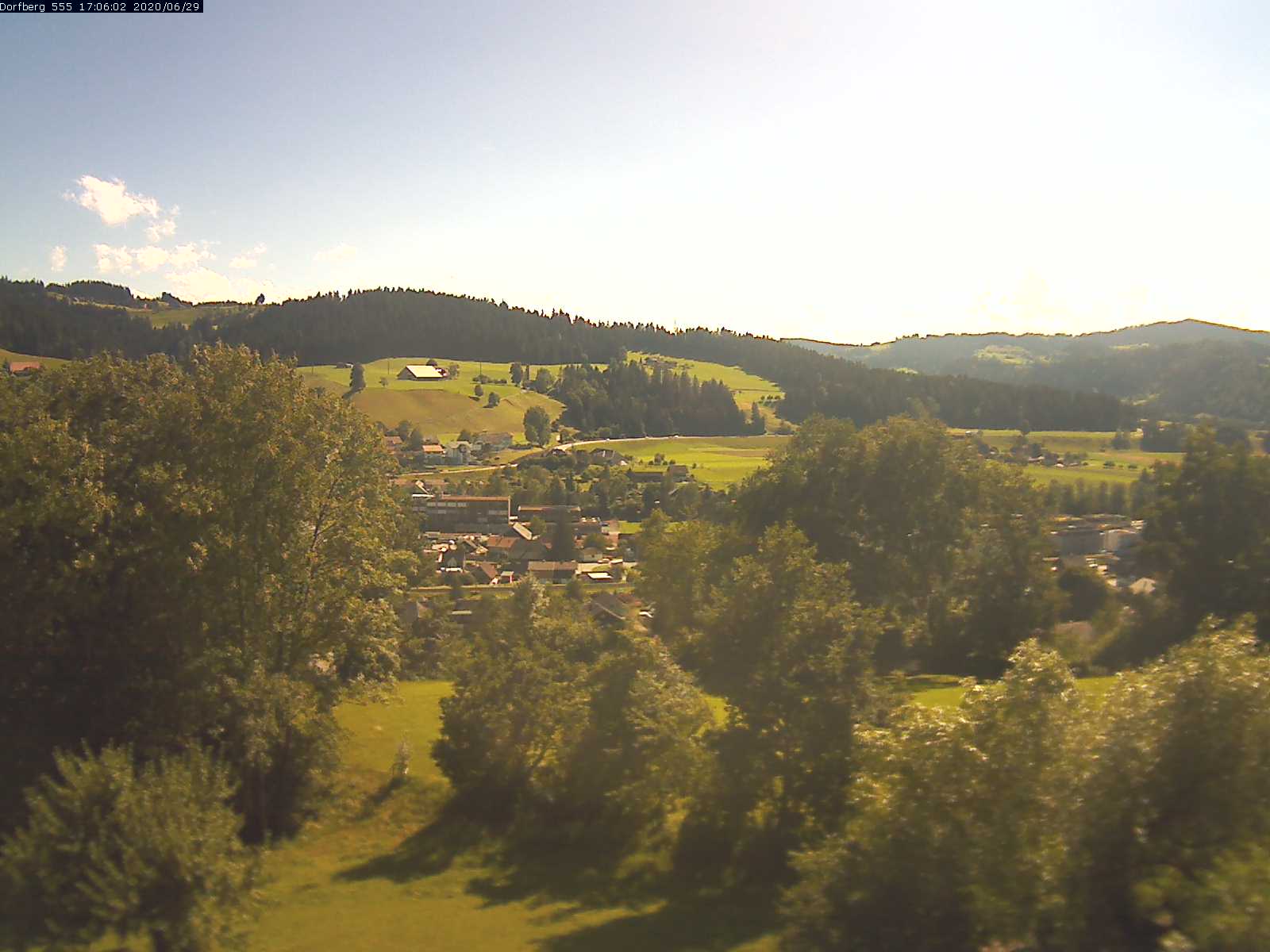 Webcam-Bild: Aussicht vom Dorfberg in Langnau 20200629-170601