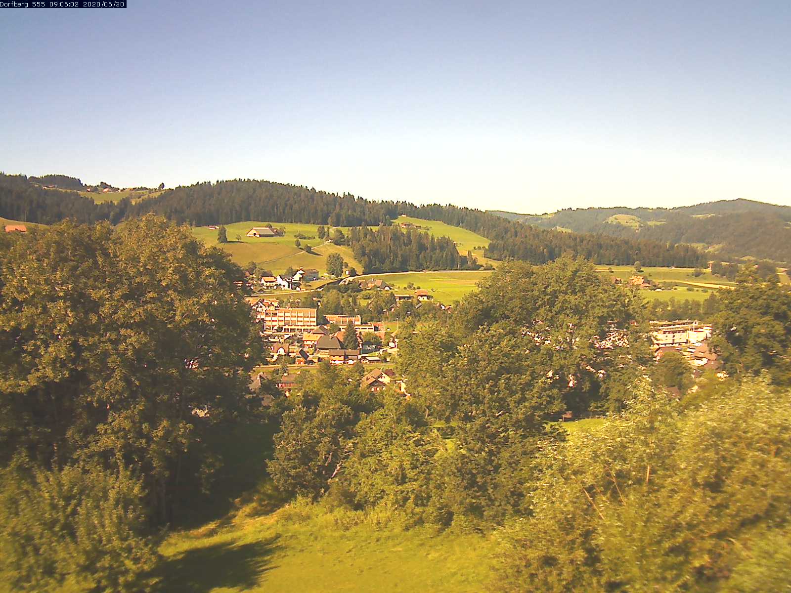 Webcam-Bild: Aussicht vom Dorfberg in Langnau 20200630-090601