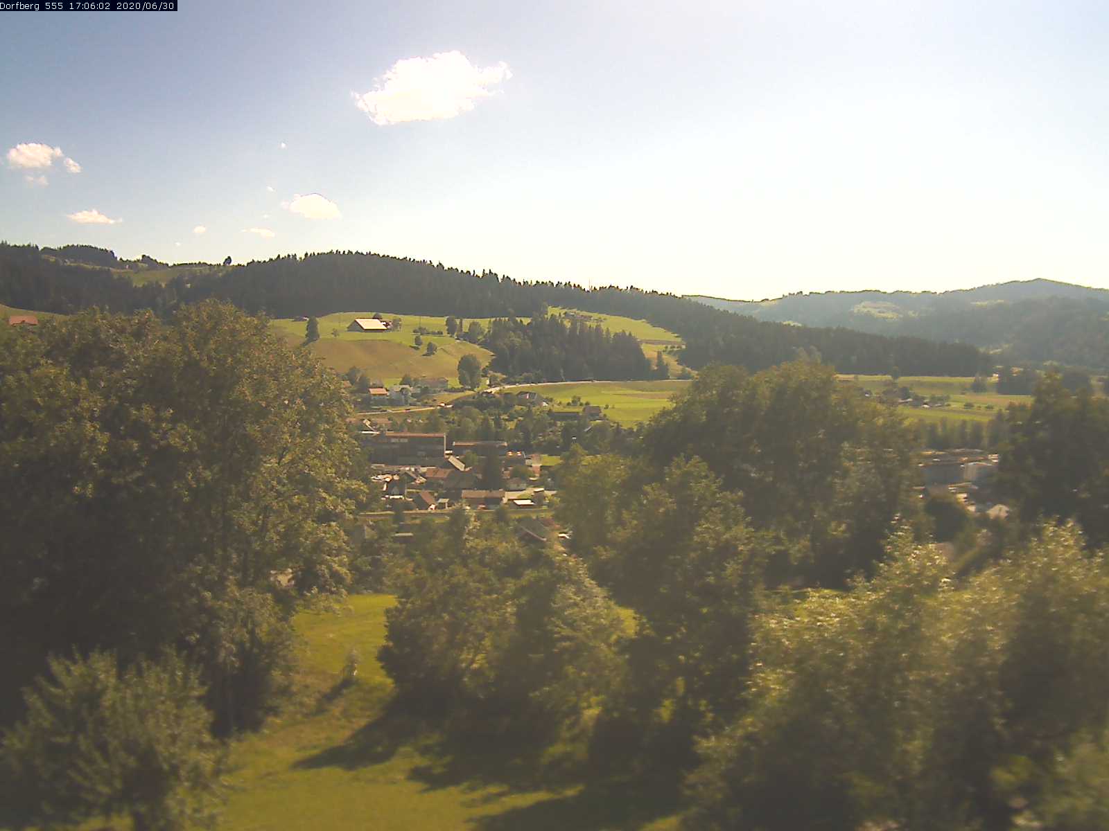 Webcam-Bild: Aussicht vom Dorfberg in Langnau 20200630-170601