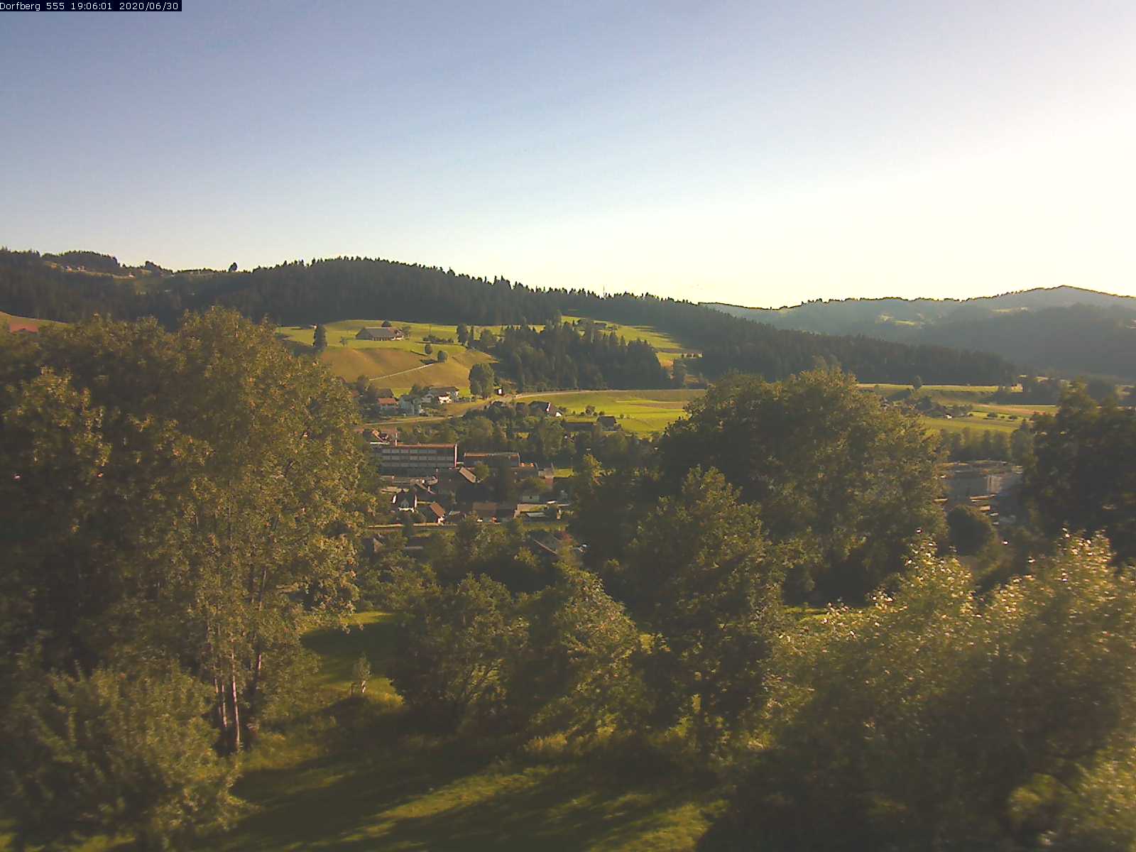 Webcam-Bild: Aussicht vom Dorfberg in Langnau 20200630-190601