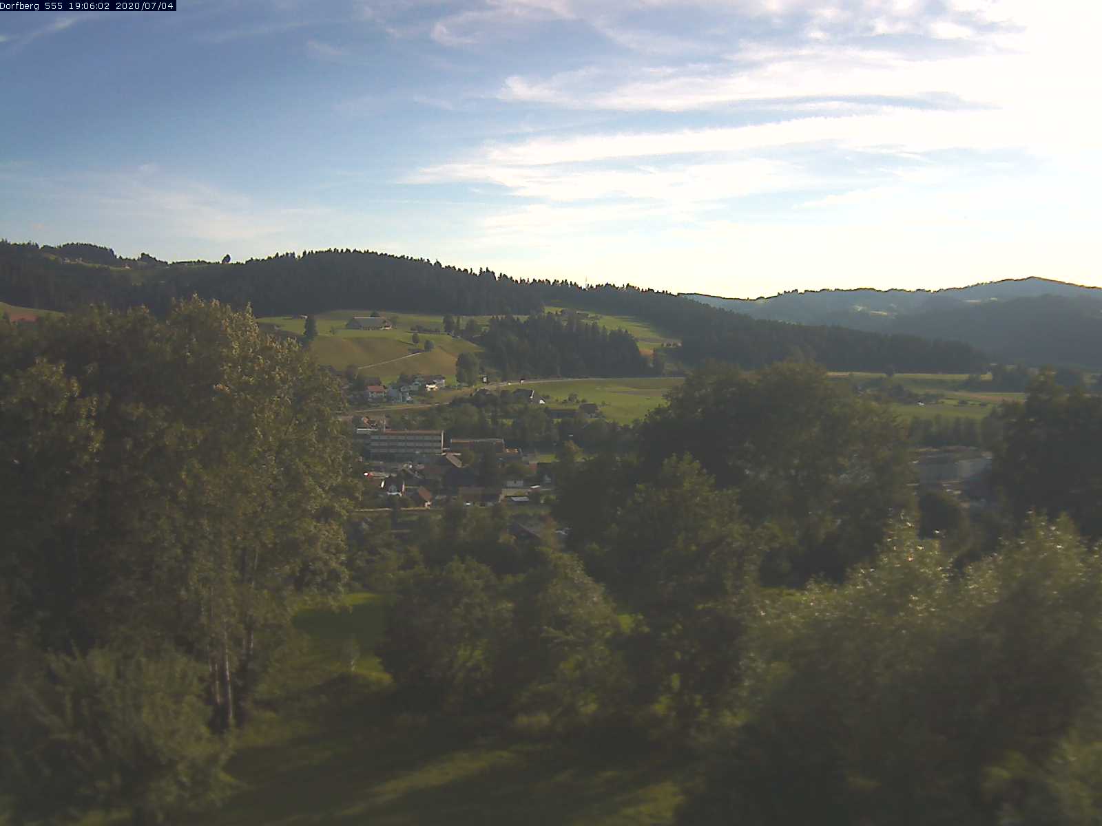Webcam-Bild: Aussicht vom Dorfberg in Langnau 20200704-190601